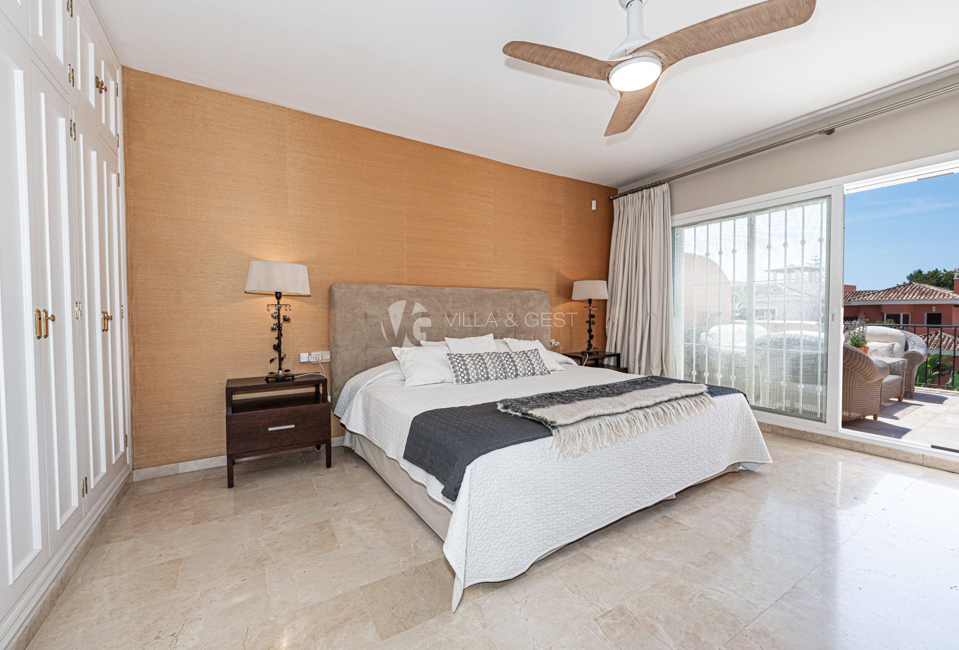 Expansive 3 Bedroom Duplex Penthouse Beachside in the New Golden Mile