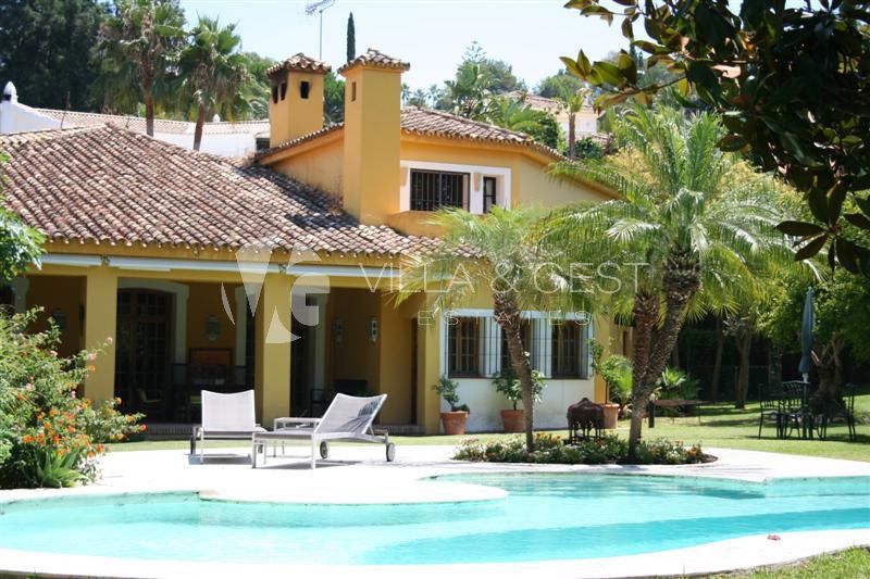 Villa for sale in Estepona, Costa del Sol