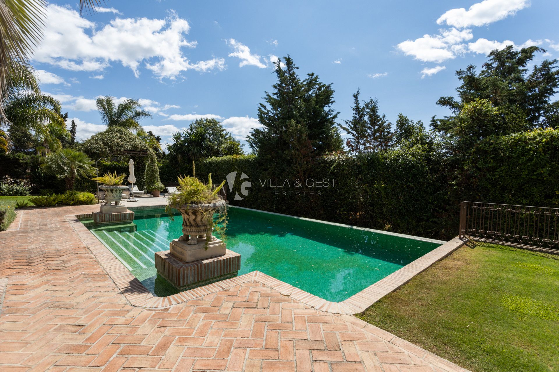 MAGNÍFICA VILLA EN VENTA EN GUADALMINA BAJA