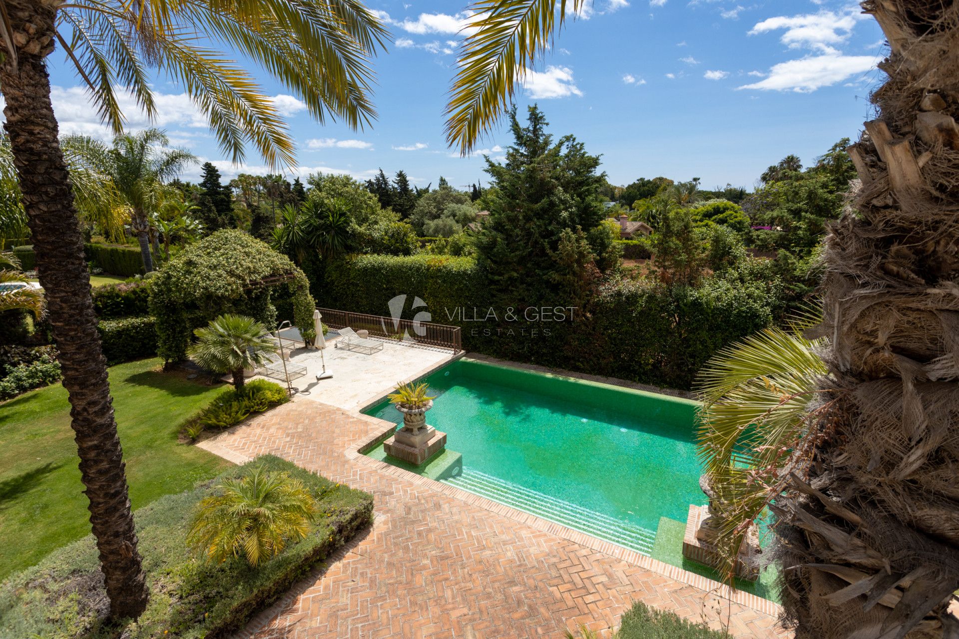 GORGEOUS VILLA ON SALE IN GUADALMINA BAJA