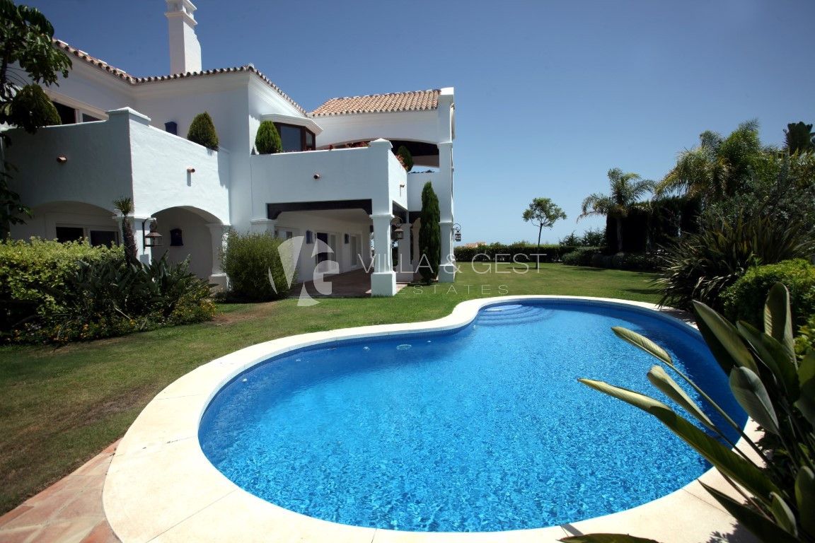 ESPECTACULAR VILLA EN ATALAYA