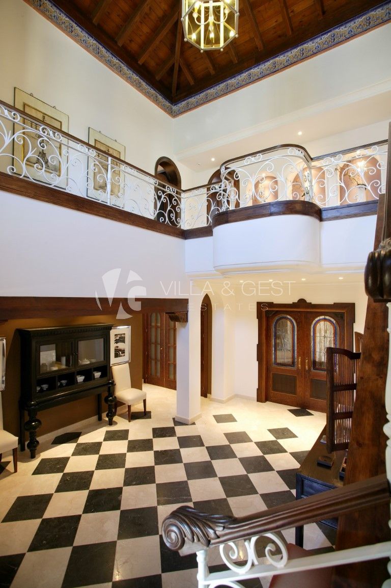 AWESOME CLASIC STYLE VILLA IN ATALAYA