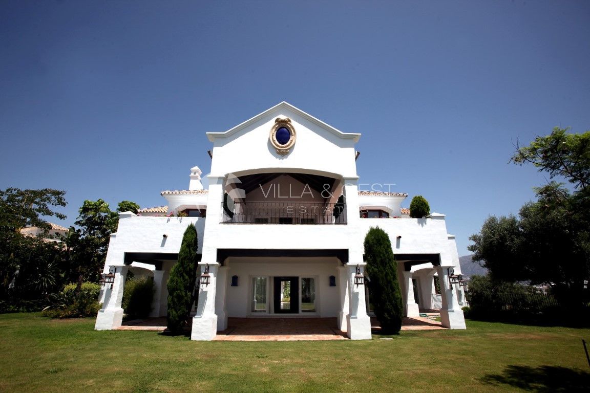 ESPECTACULAR VILLA EN ATALAYA