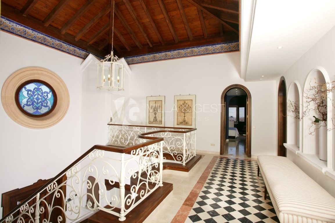 AWESOME CLASIC STYLE VILLA IN ATALAYA