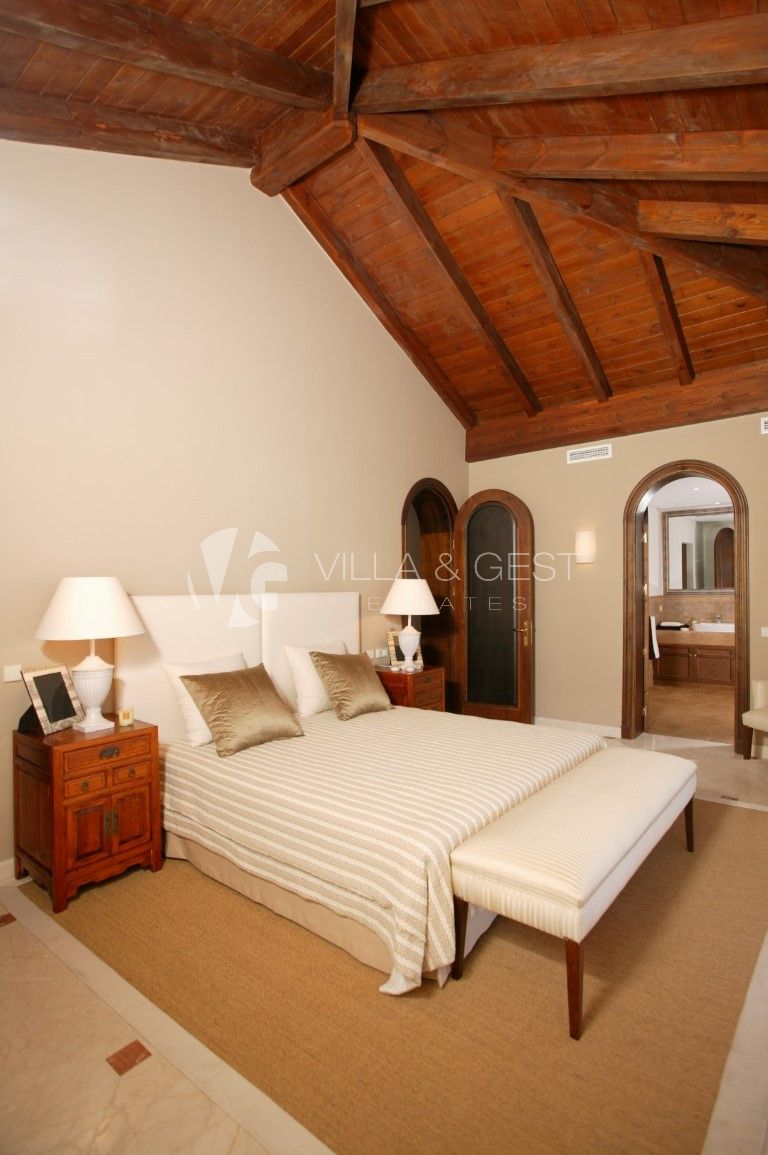 AWESOME CLASIC STYLE VILLA IN ATALAYA