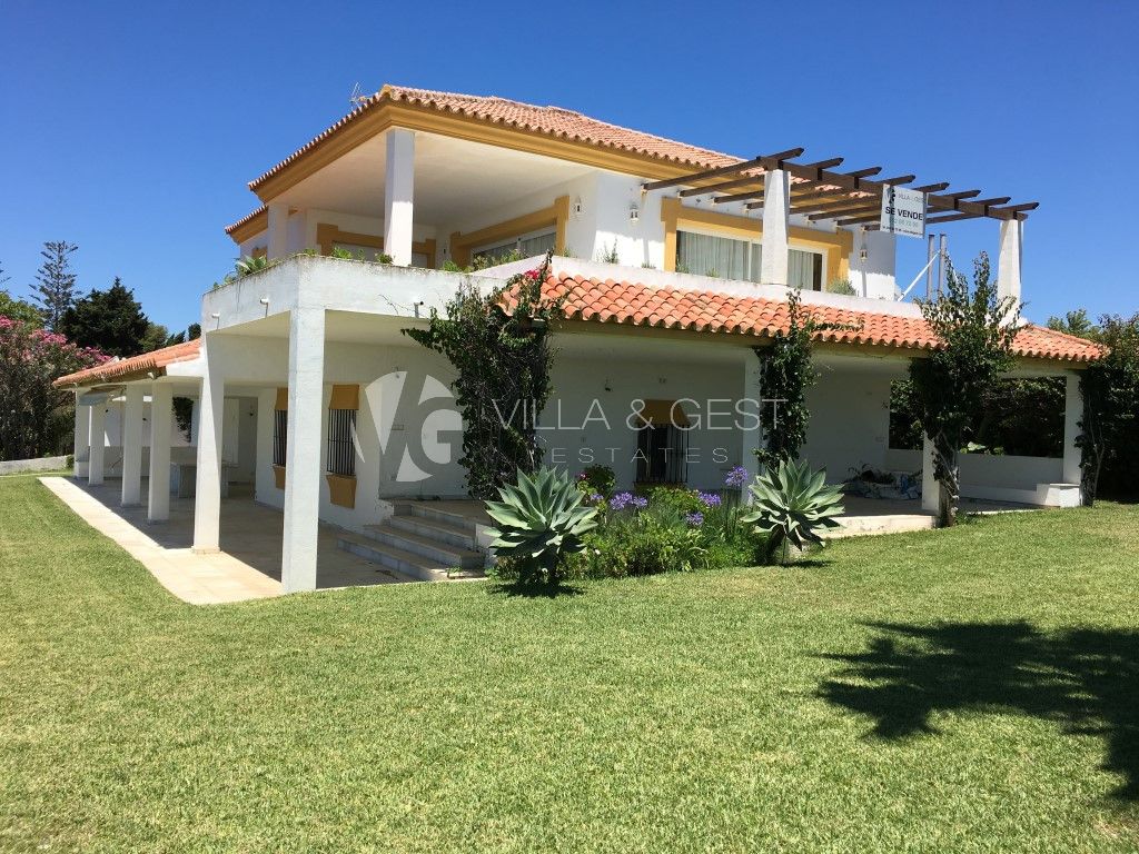 Villa for sale in San Pedro de Alcantara, Costa del Sol