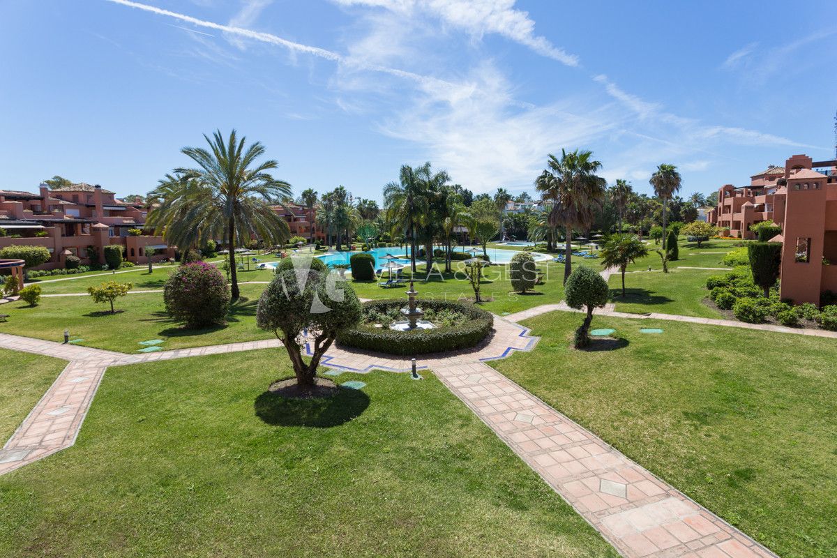 APARTMENT IN ALHAMBRA DEL GOLF