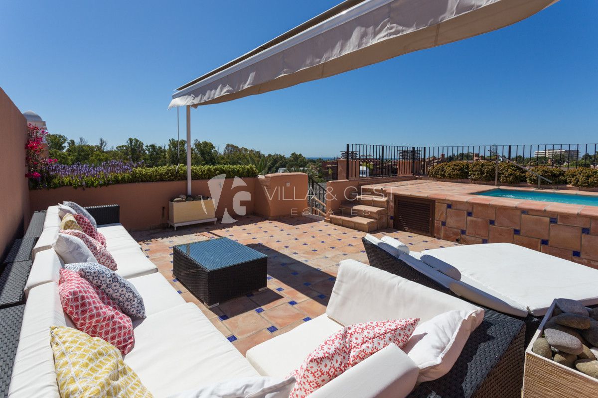 Duplex penthouse in Alhambra del golf close Guadalmina Baja