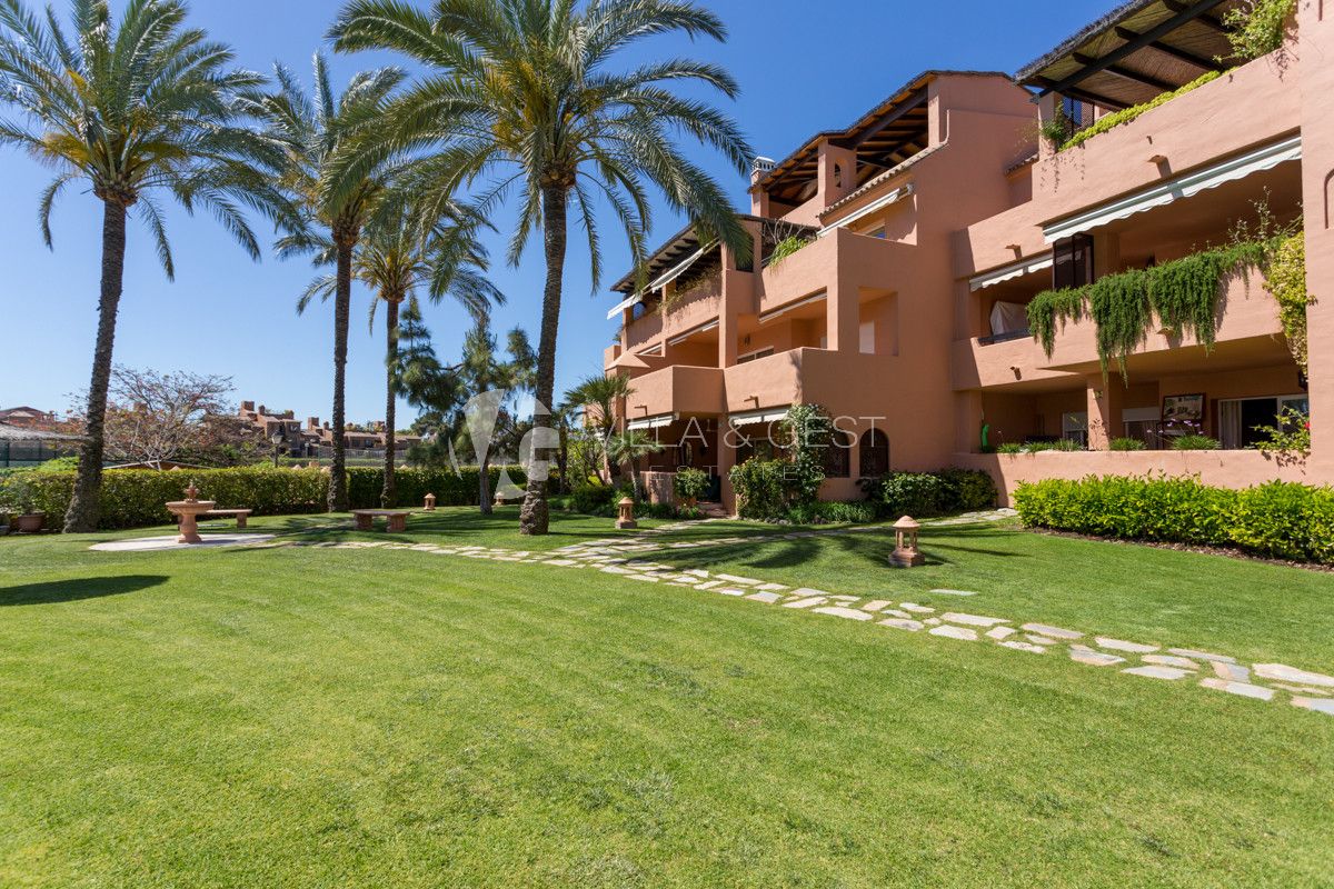 Duplex penthouse in Alhambra del golf close Guadalmina Baja