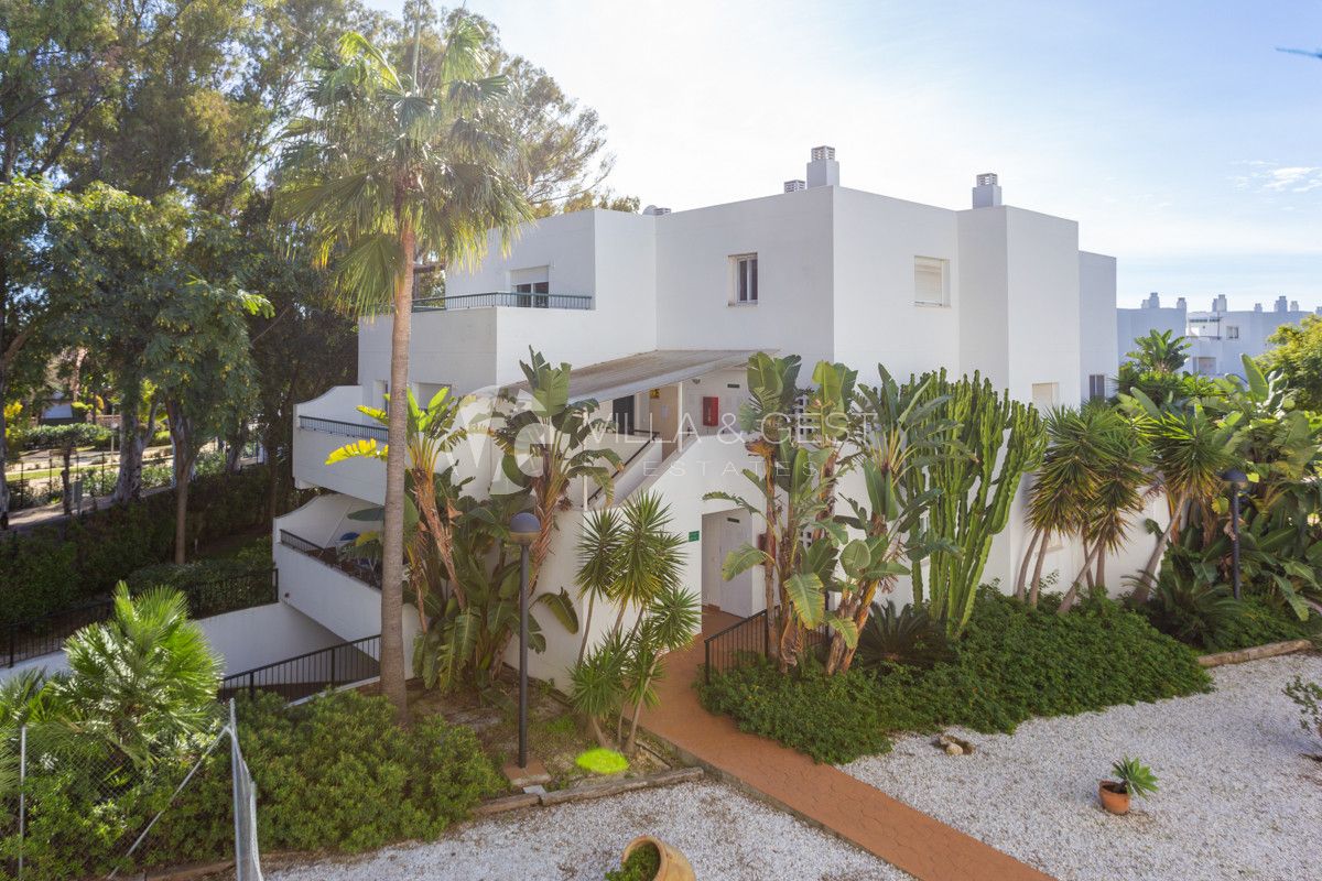 APARTMENT IN GUADALMINA BAJA
