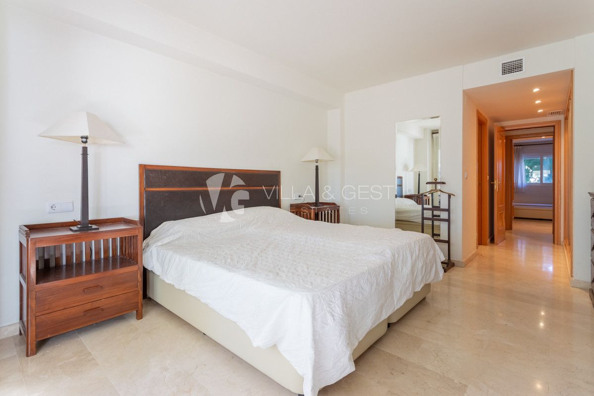 APARTMENT IN GUADALMINA BAJA