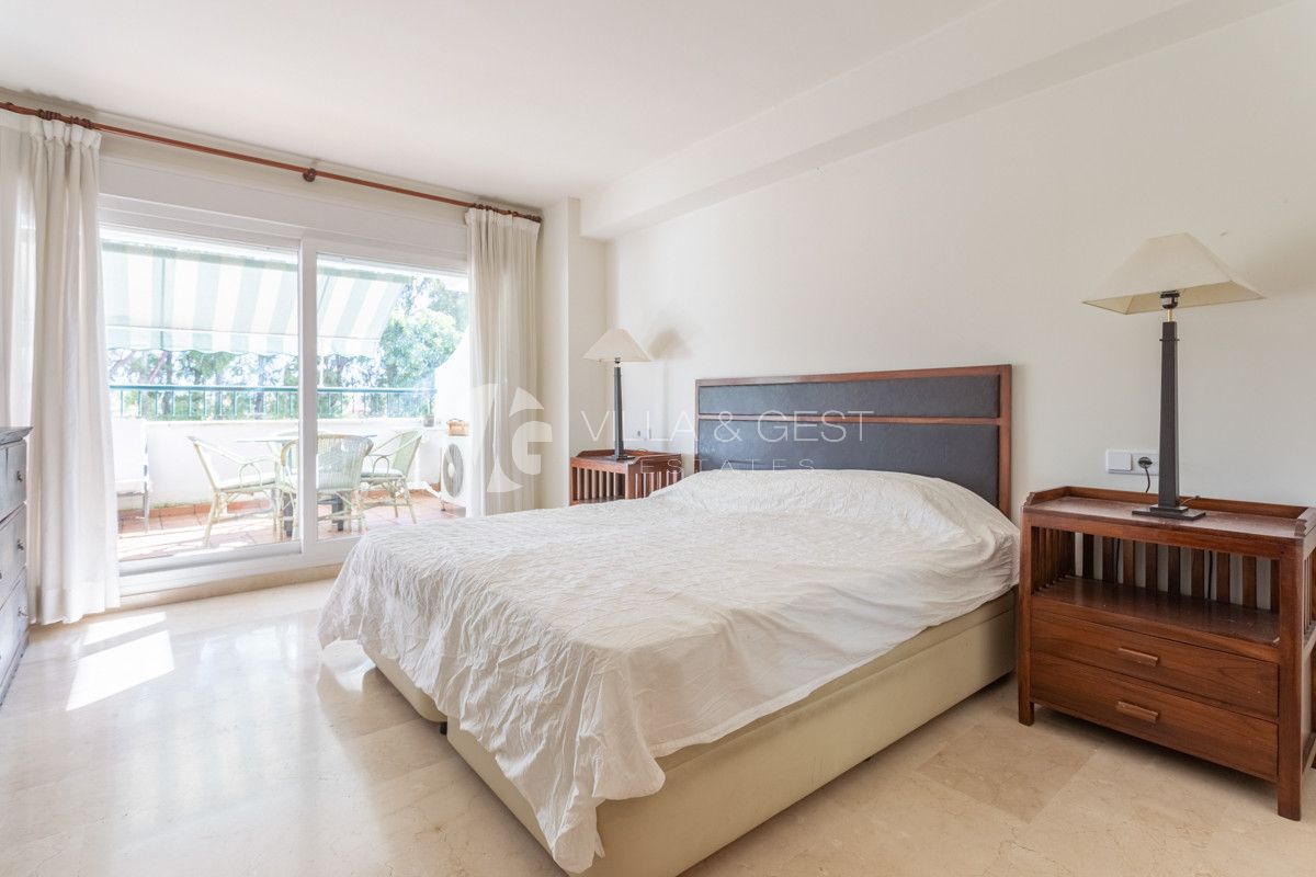 APARTMENT IN GUADALMINA BAJA
