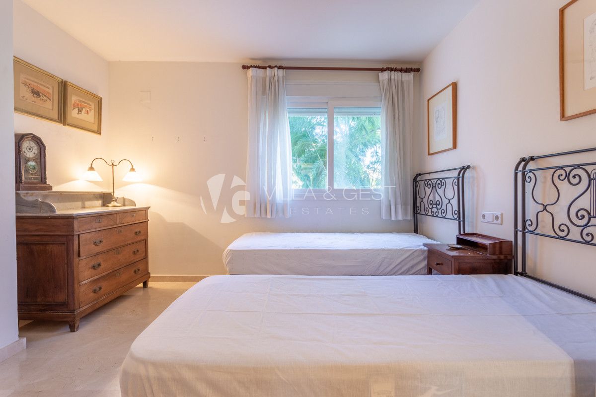 APARTMENT IN GUADALMINA BAJA