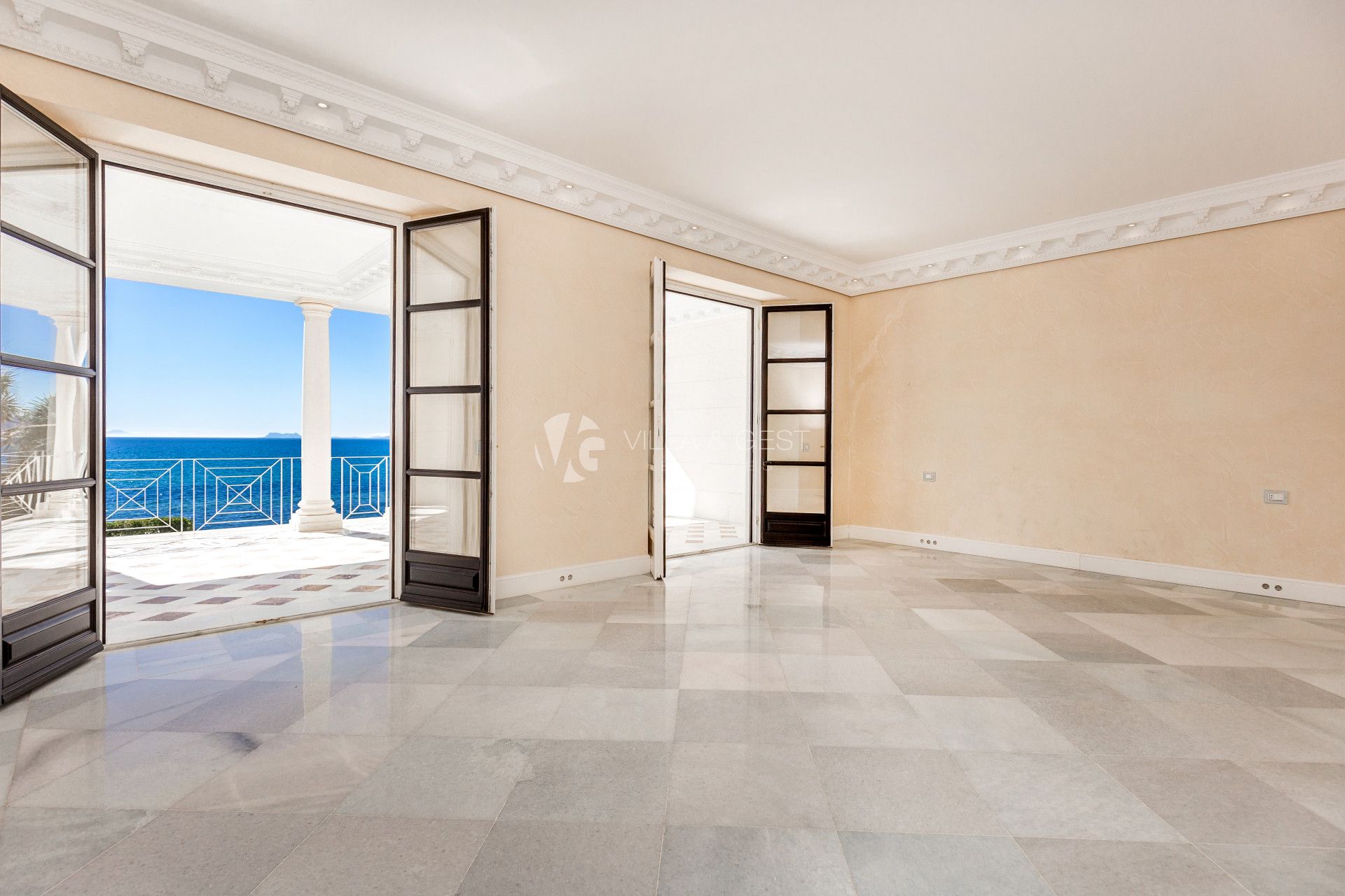 VILLA MIRAMAR PALACE BEACHFRONT IN GUADALMINA BAJA