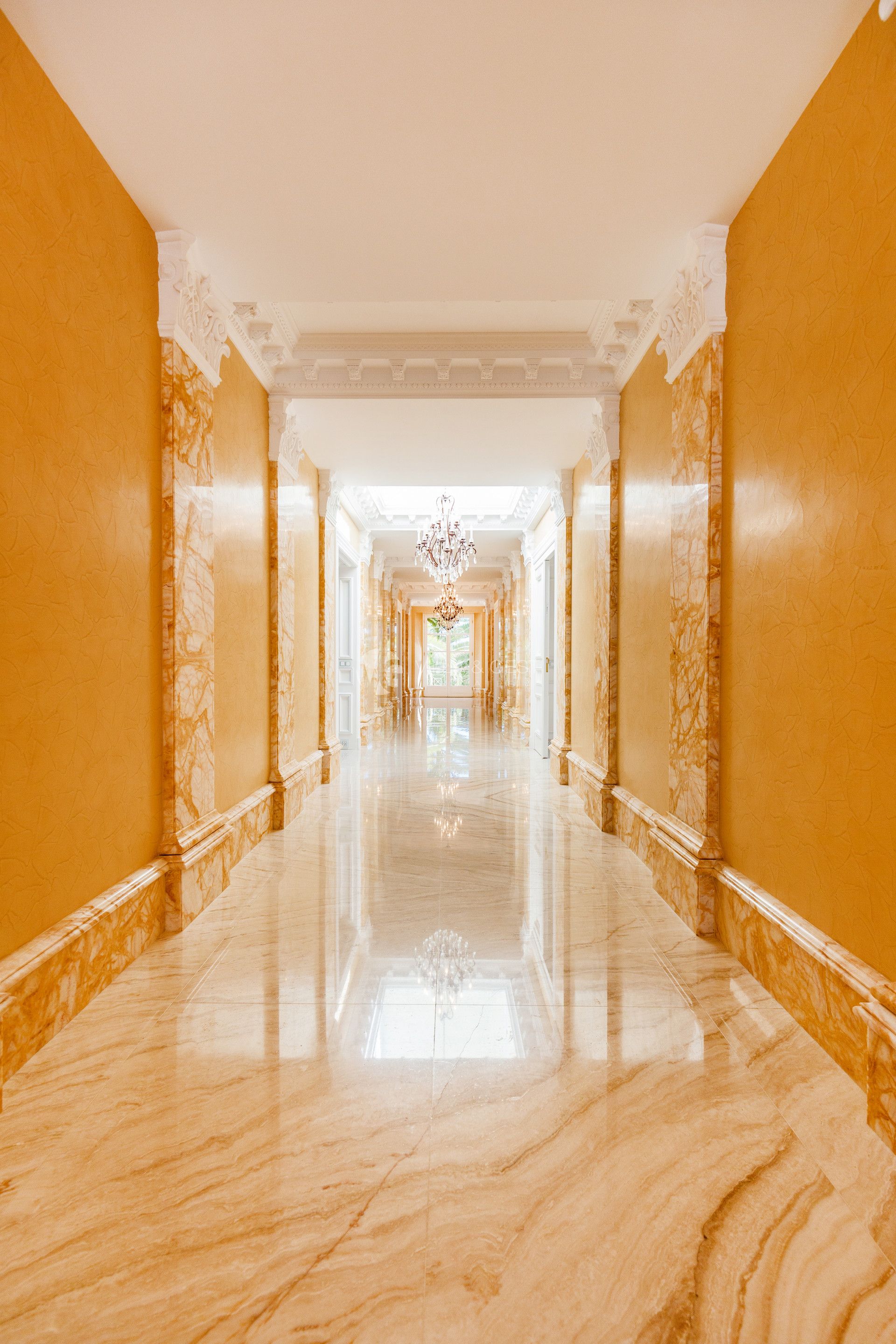 VILLA MIRAMAR PALACE BEACHFRONT IN GUADALMINA BAJA