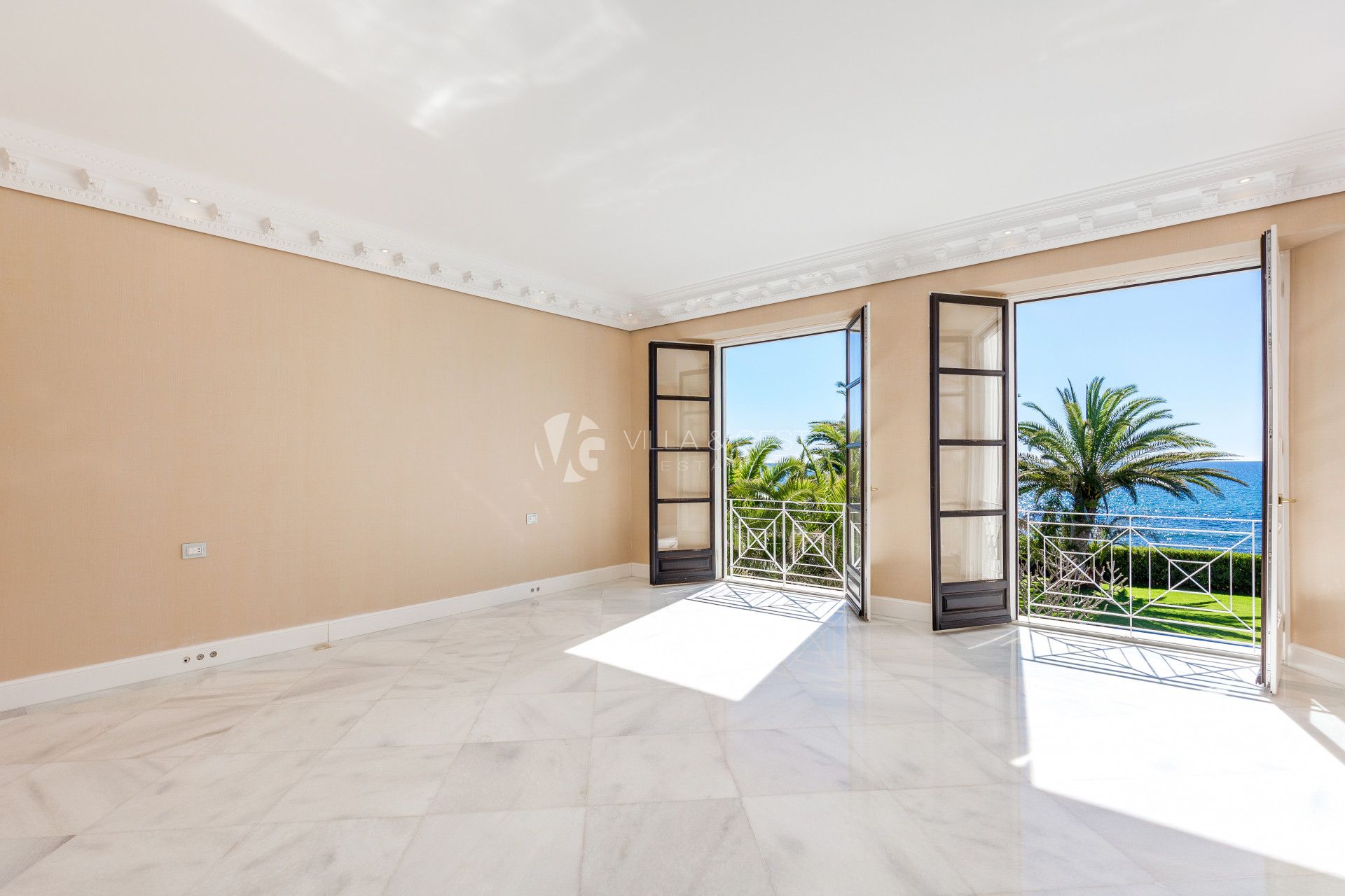 VILLA MIRAMAR PALACE BEACHFRONT IN GUADALMINA BAJA