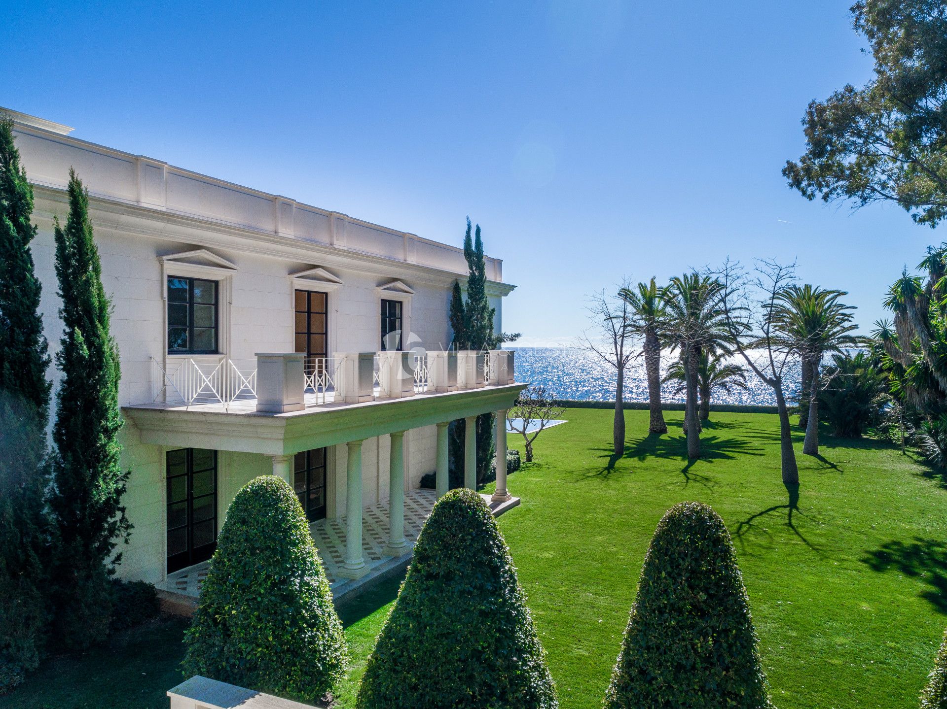 VILLA MIRAMAR PALACE BEACHFRONT IN GUADALMINA BAJA