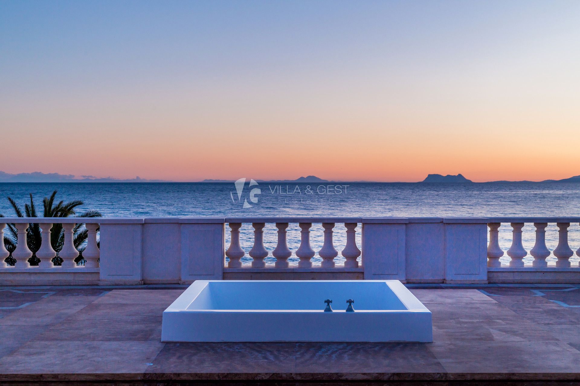 VILLA MIRAMAR PALACE BEACHFRONT IN GUADALMINA BAJA