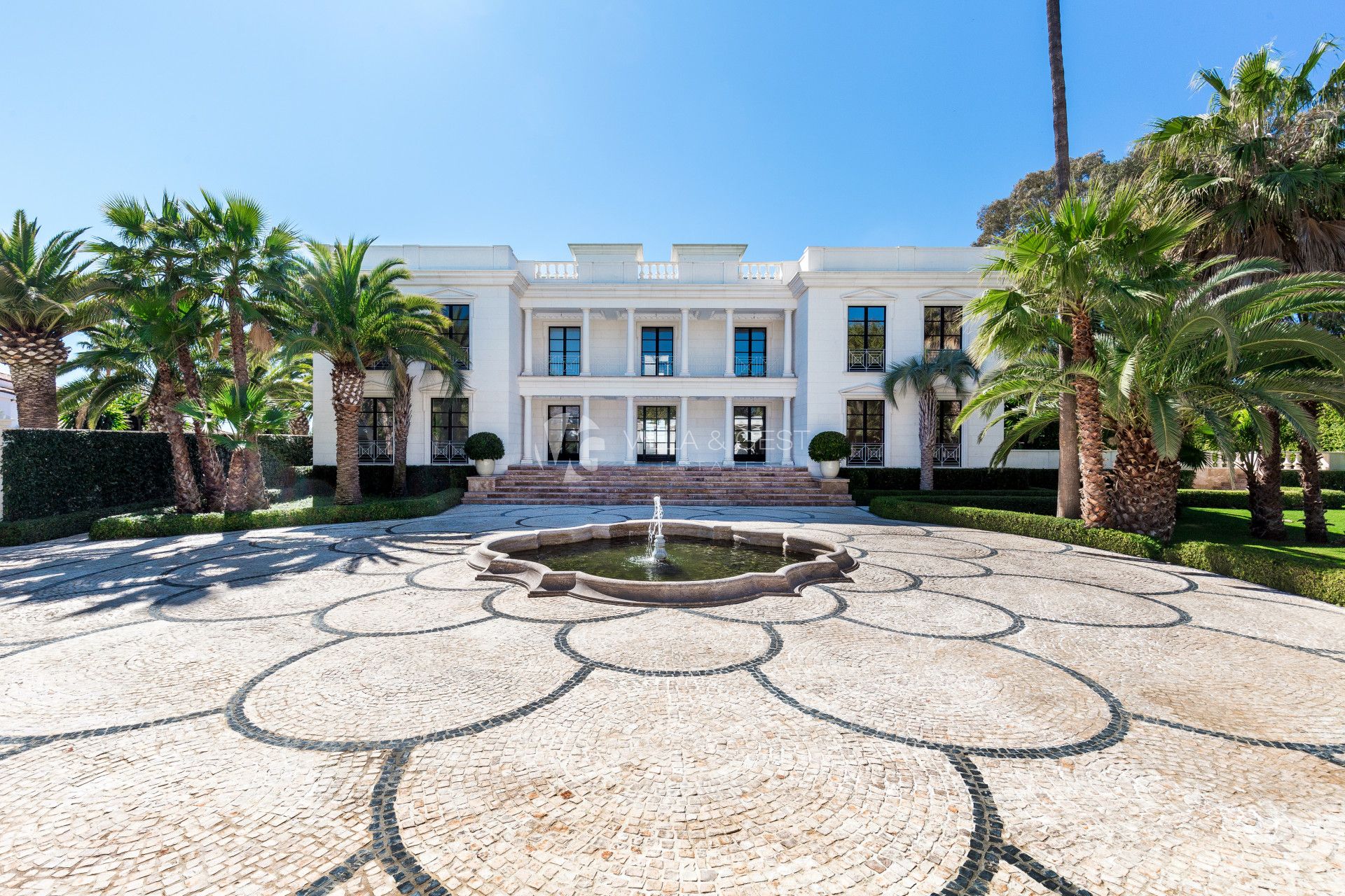 VILLA MIRAMAR PALACE BEACHFRONT IN GUADALMINA BAJA
