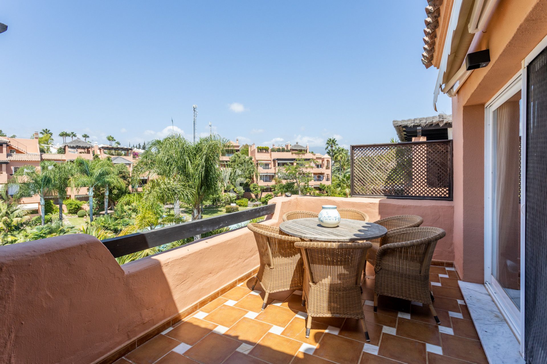 GORGEOUS DUPLEX PENTHOUSE IN GUALDAMINA BAJA
