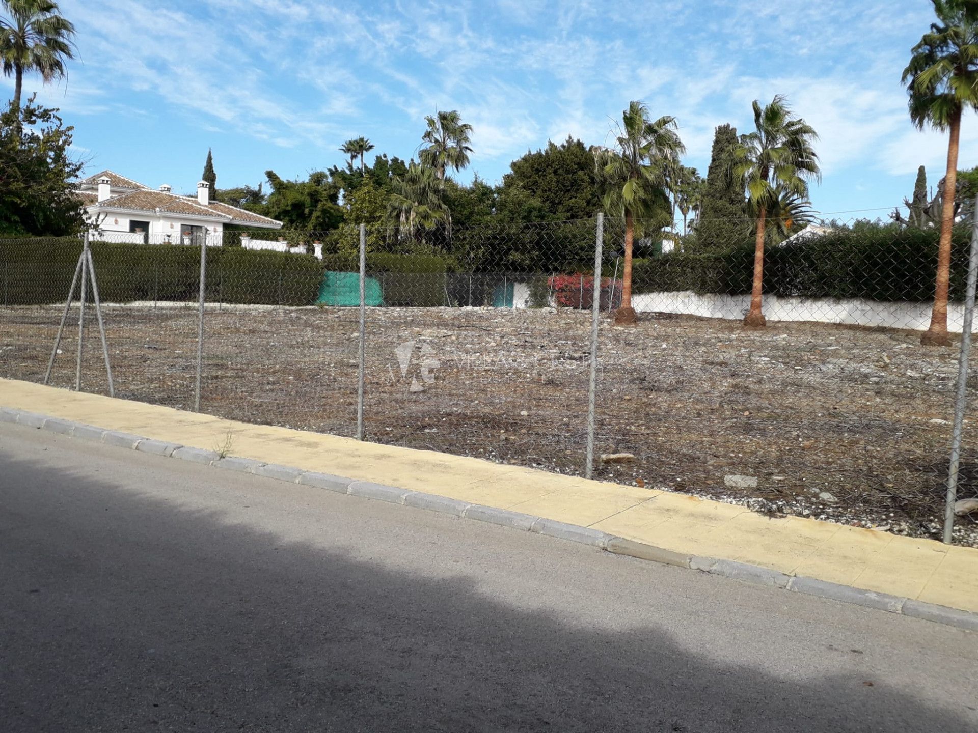 PLOT IN GUADALMINA BAJA