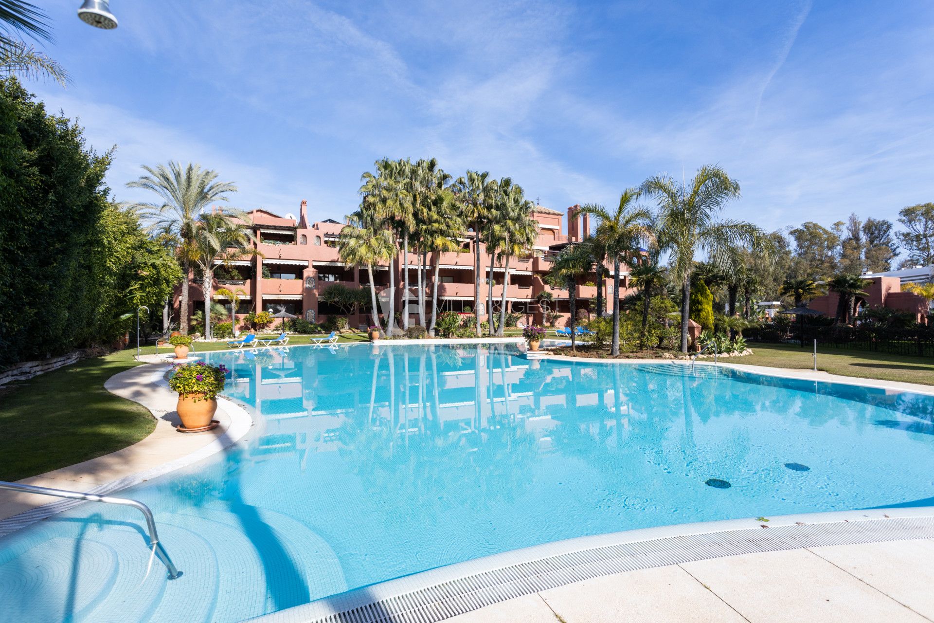 GROUND FLOOR APARTMENT IN GUADALMINA BAJA