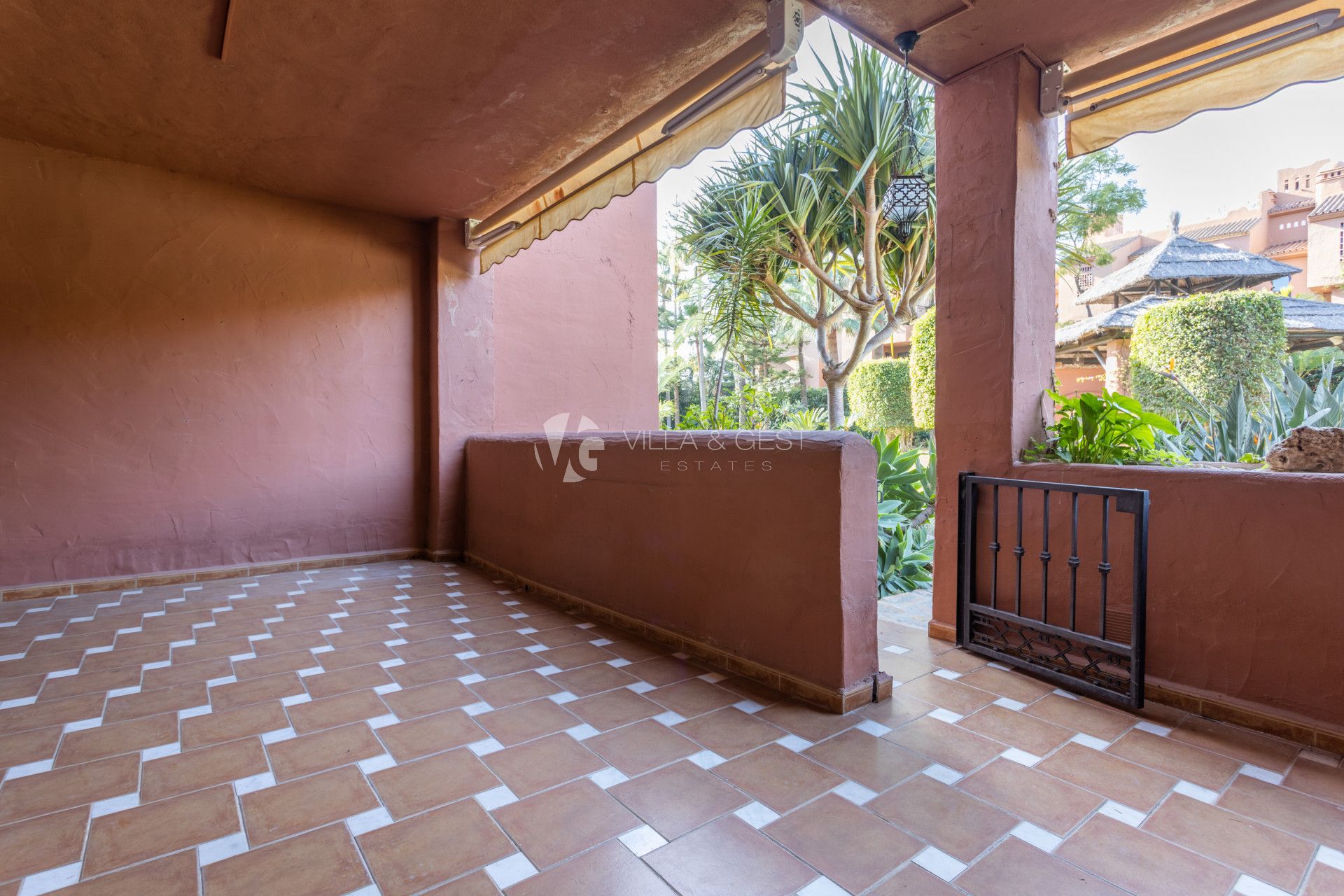 GROUND FLOOR APARTMENT IN GUADALMINA BAJA