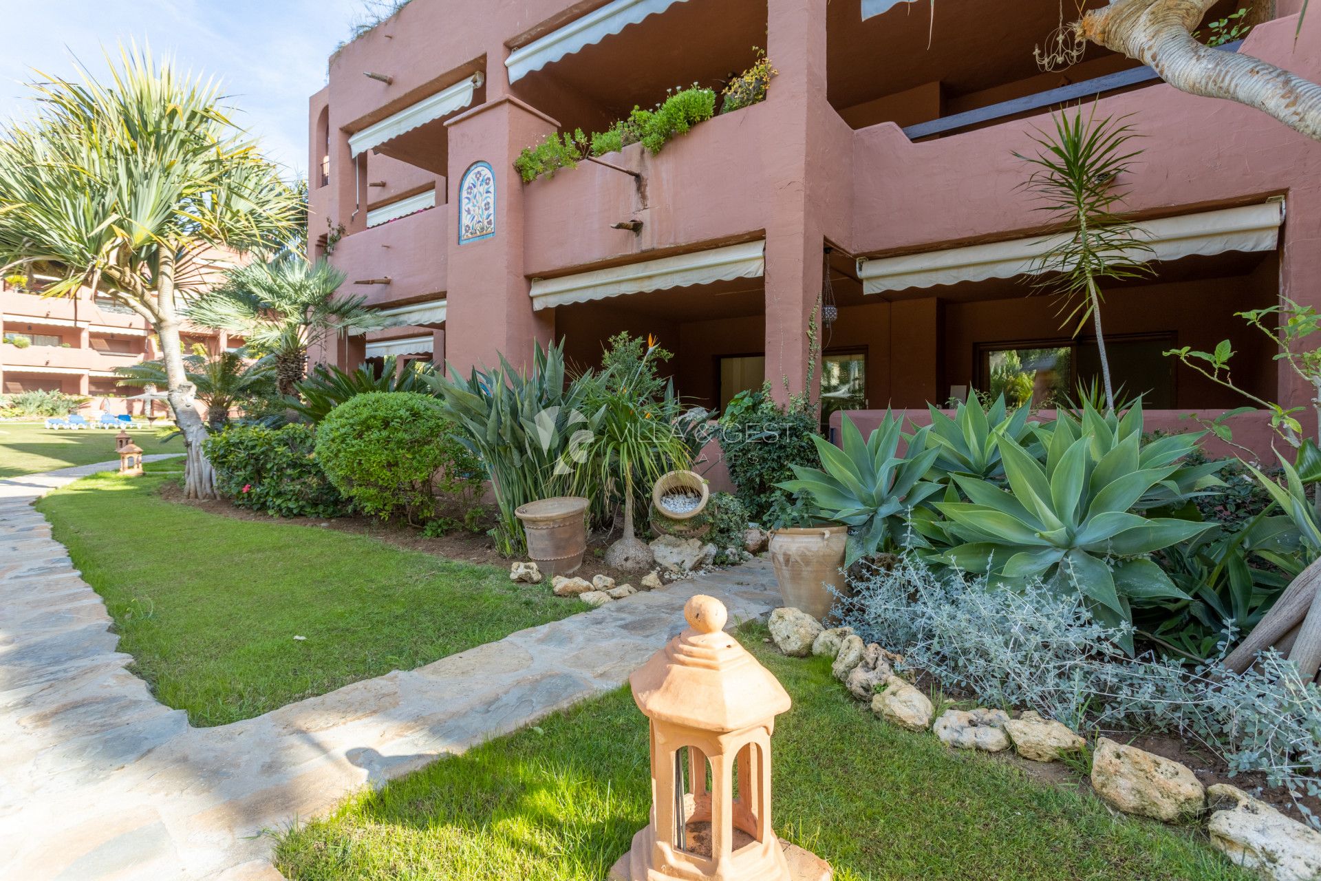 GROUND FLOOR APARTMENT IN GUADALMINA BAJA