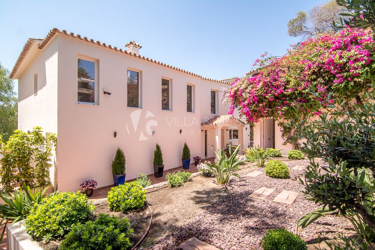 Villa for sale in San Pedro de Alcantara, Costa del Sol