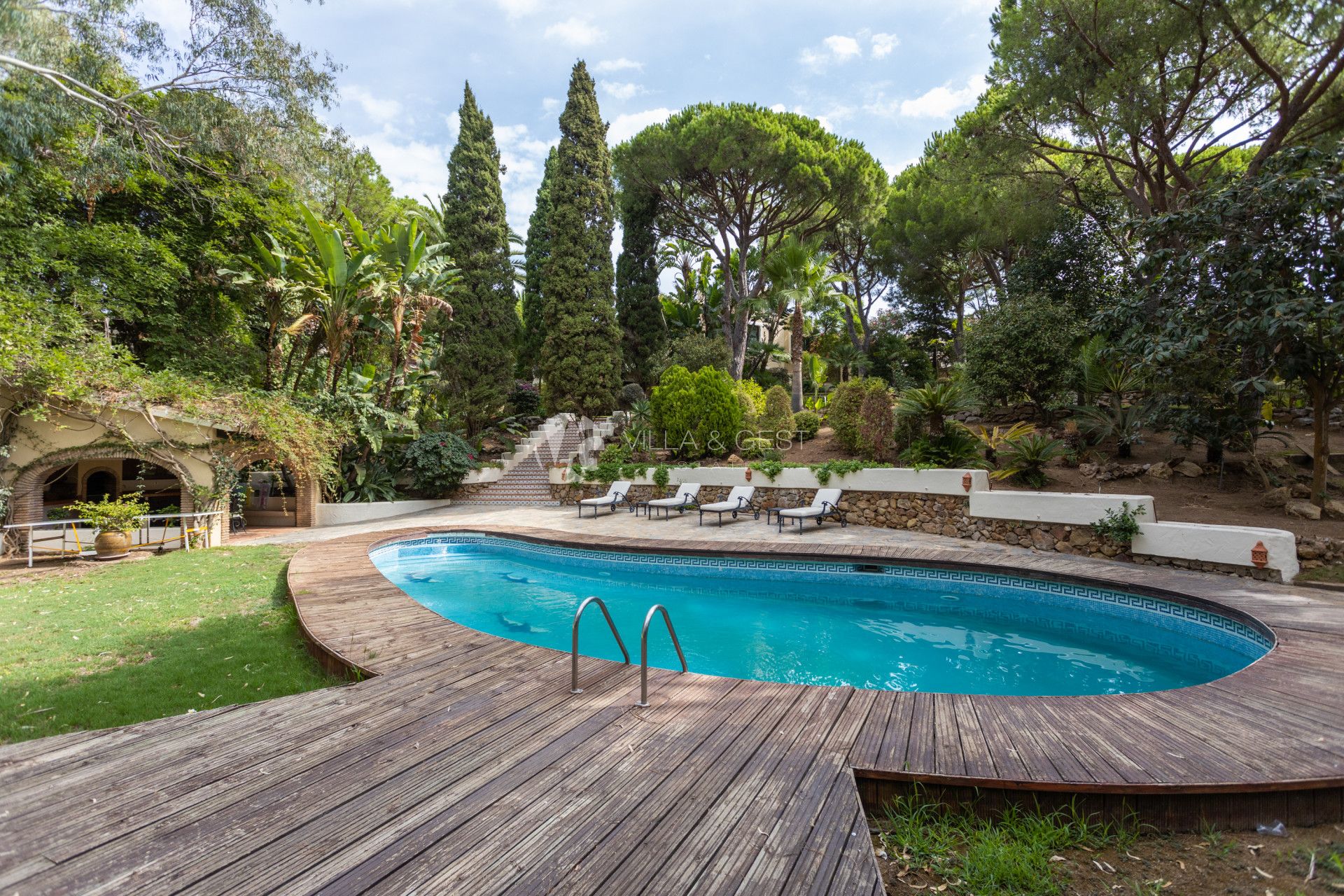 Estupenda  Villa en Calahonda, Mijas Costa, con amplia parcela.