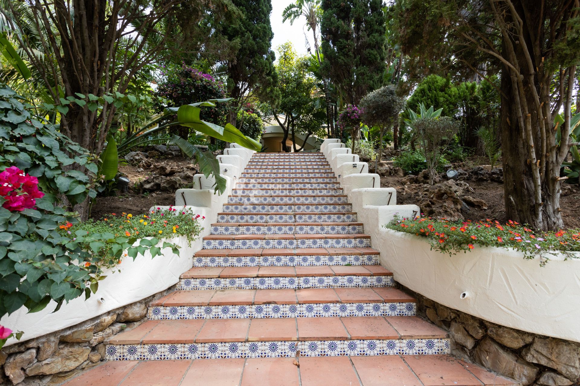 Estupenda  Villa en Calahonda, Mijas Costa, con amplia parcela.