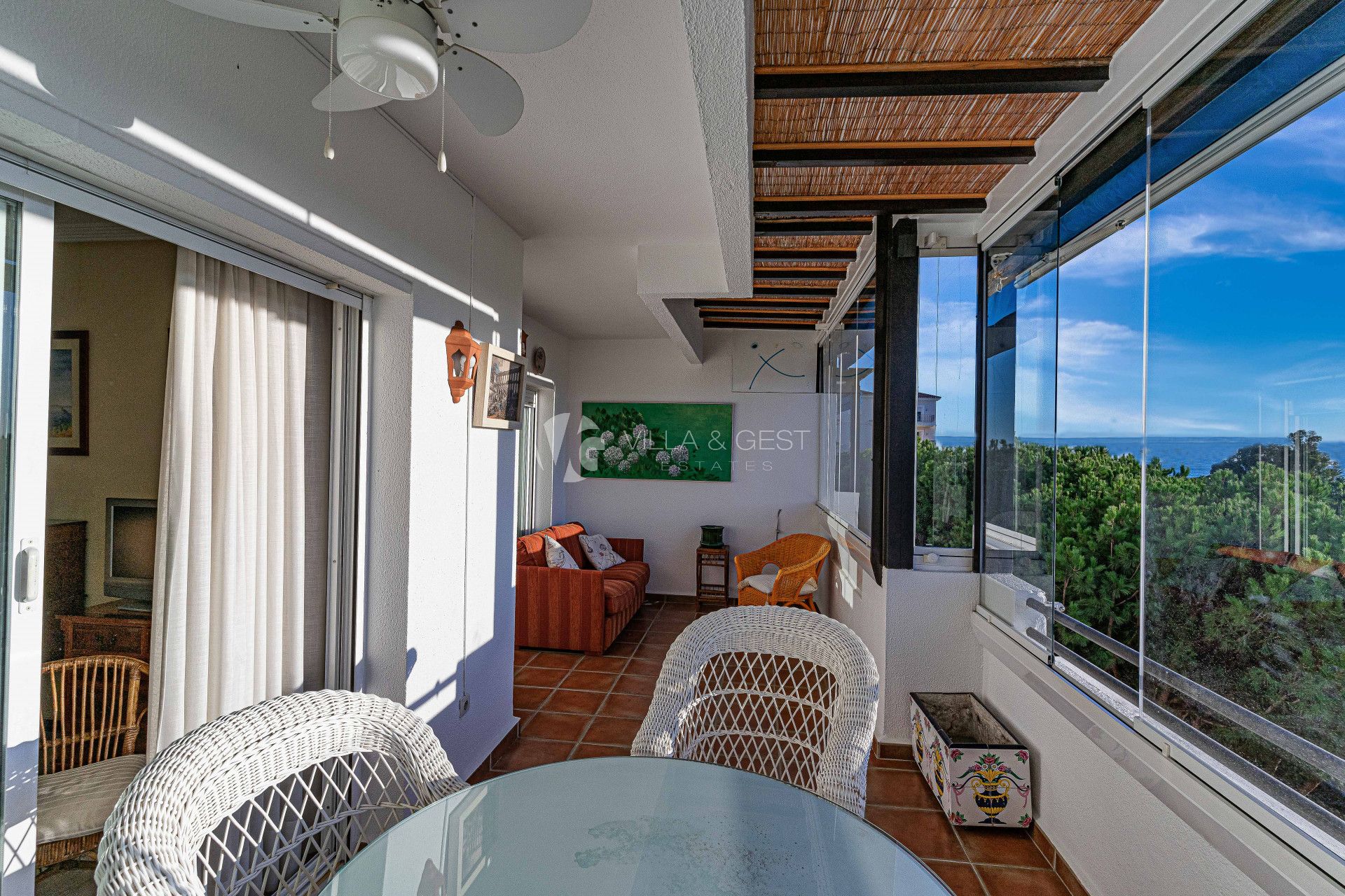 Luminoso apartamento segunda linea de playa en Puerto Banus
