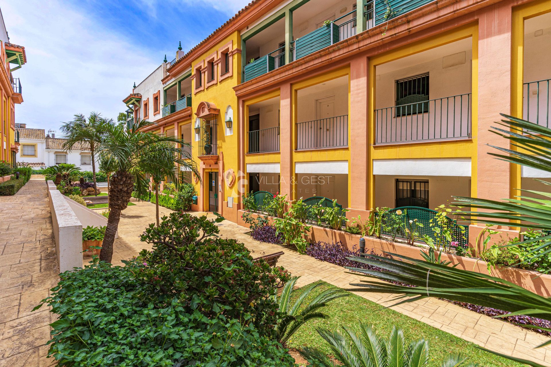 Bajo en Luna Blanca Golf, Atalaya-Estepona