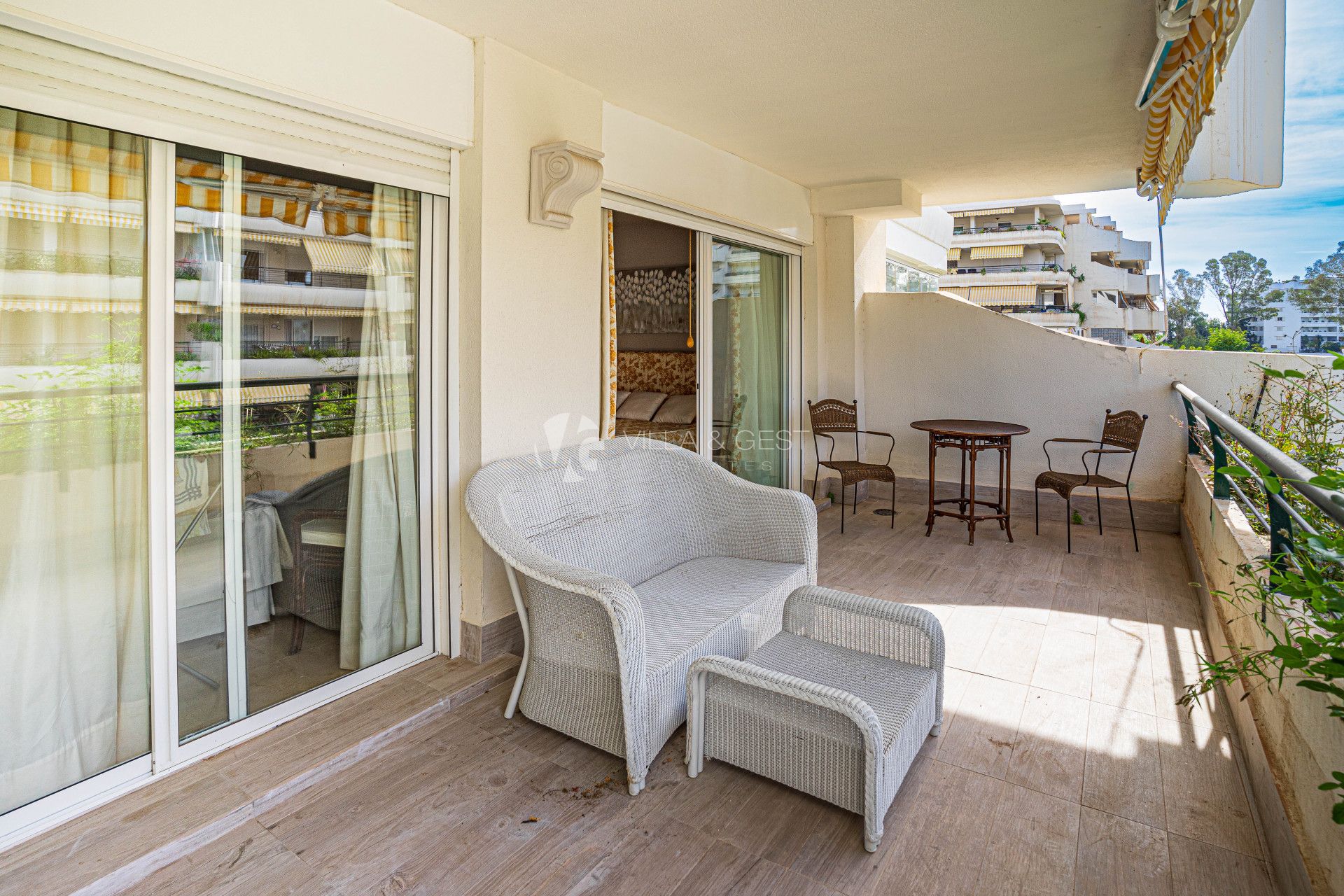 Apartamento en esquina Guadalmina Alta