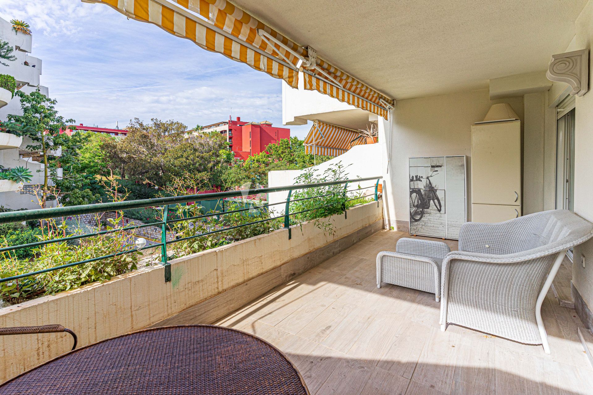 Apartamento en esquina Guadalmina Alta