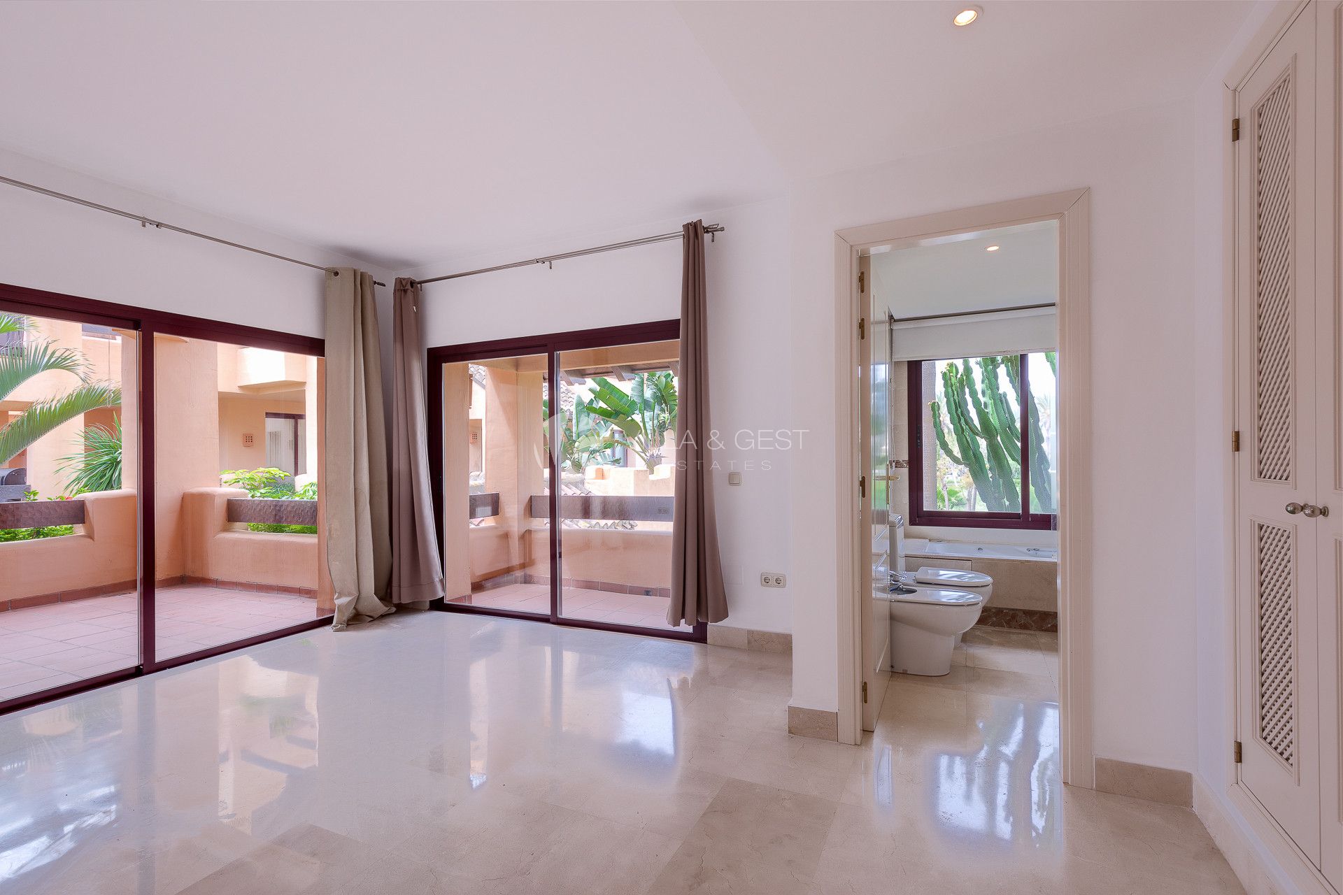 Apartamento en Urbanizacion primera linea de playa