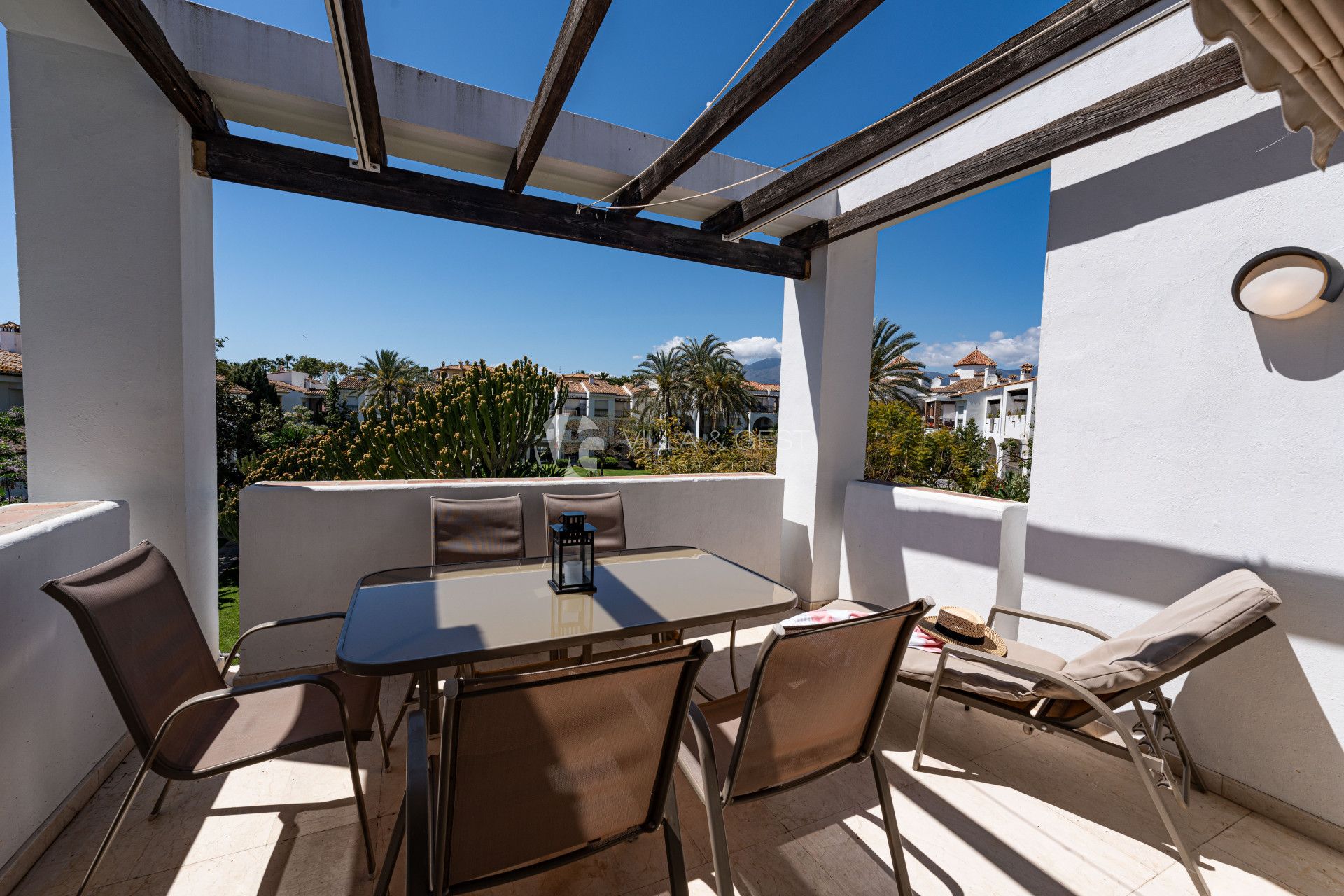 Spacious renovated 2-bedroom apartment in beachfront development on the New Golden Mile