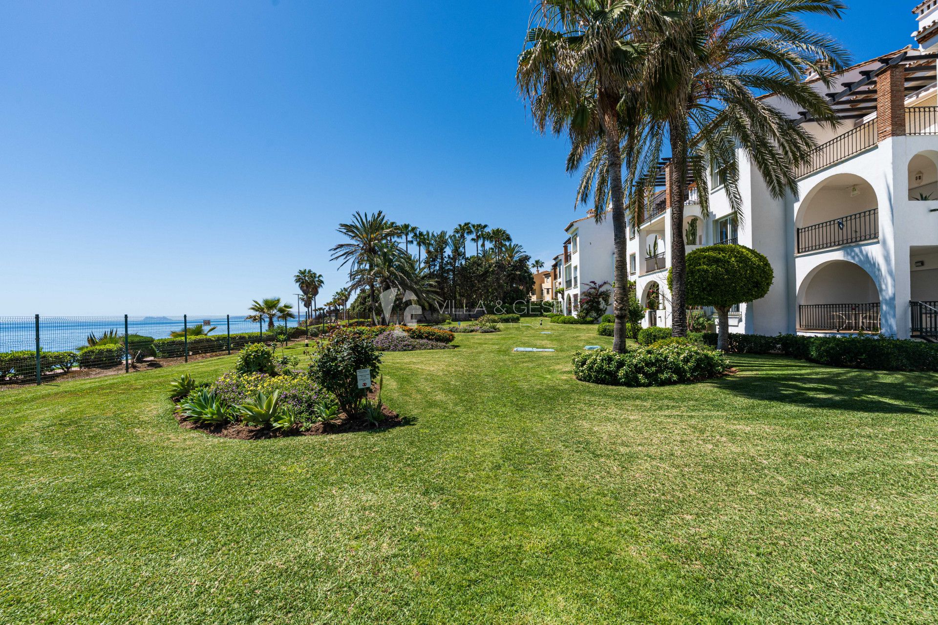 Spacious renovated 2-bedroom apartment in beachfront development on the New Golden Mile