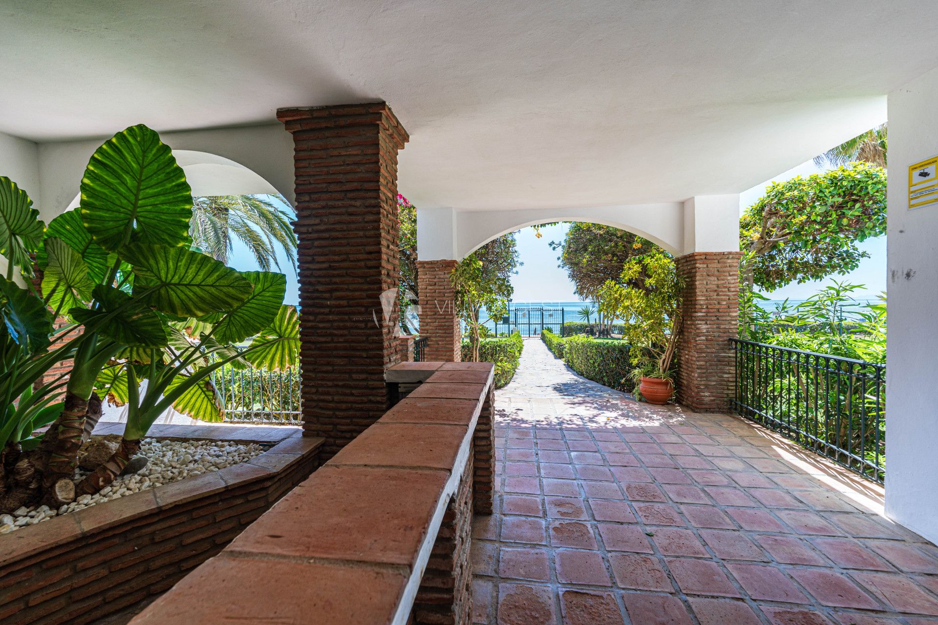 Spacious renovated 2-bedroom apartment in beachfront development on the New Golden Mile