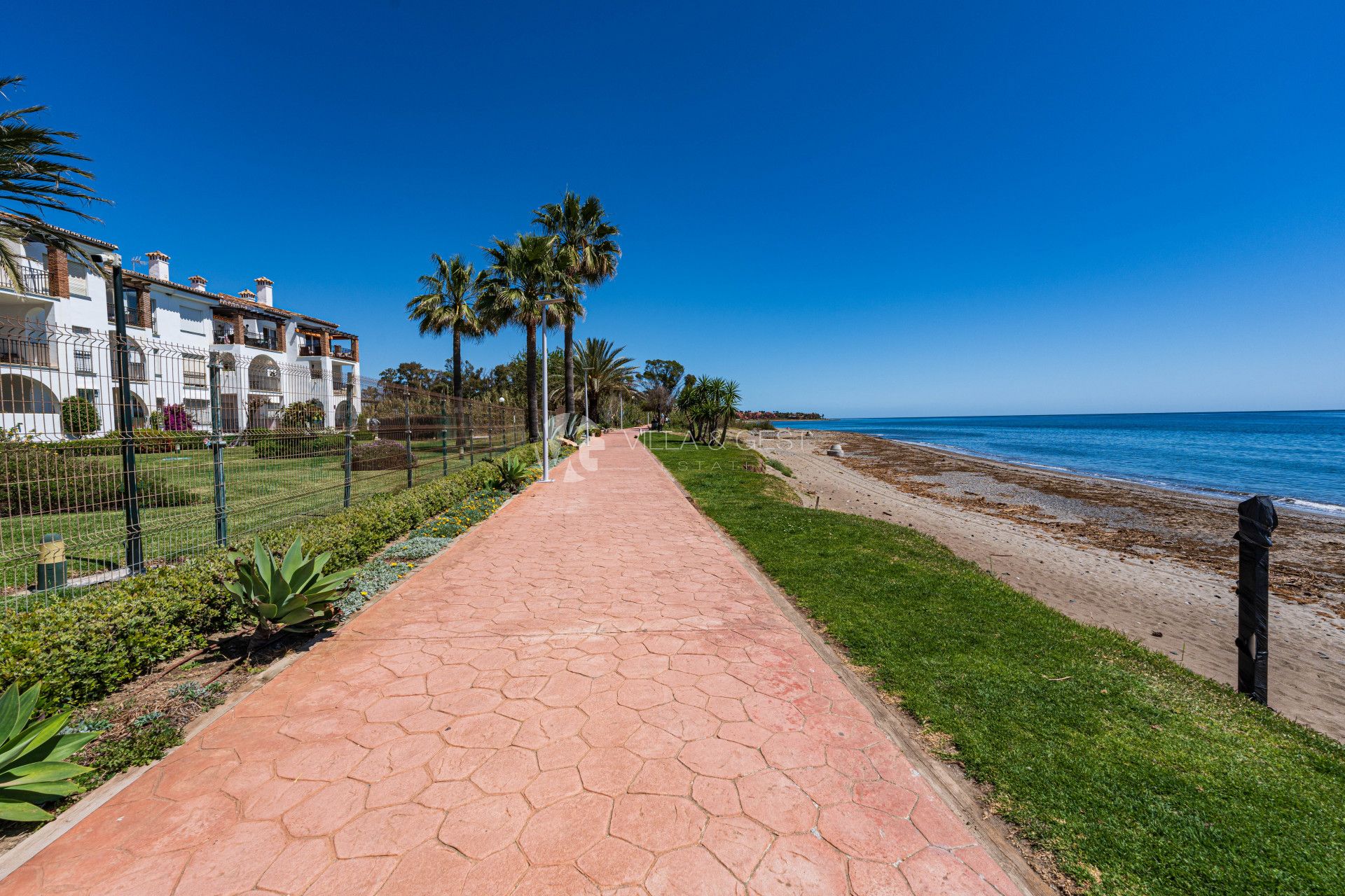 Spacious renovated 2-bedroom apartment in beachfront development on the New Golden Mile