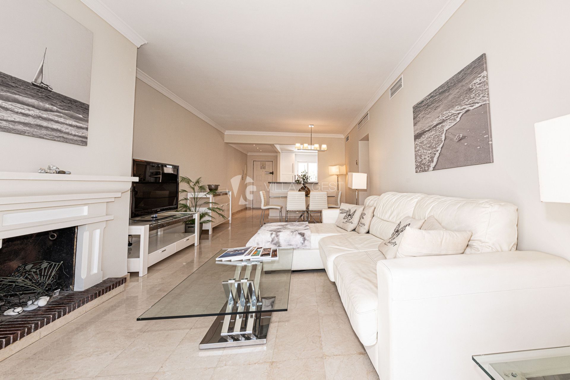 Spacious renovated 2-bedroom apartment in beachfront development on the New Golden Mile