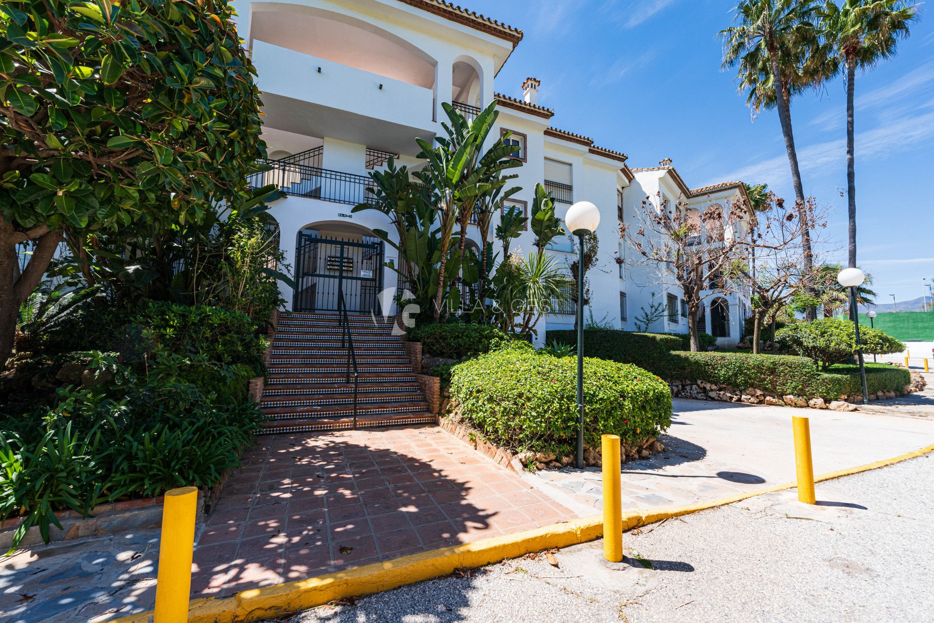 Spacious renovated 2-bedroom apartment in beachfront development on the New Golden Mile