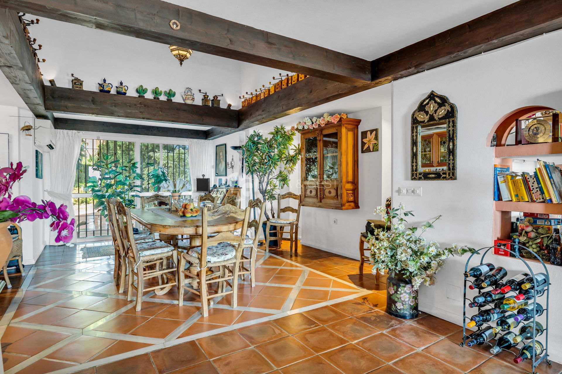 Finca Cortijo en Selwo, The New Golden Mile, con Espectaculares Vistas al Mar