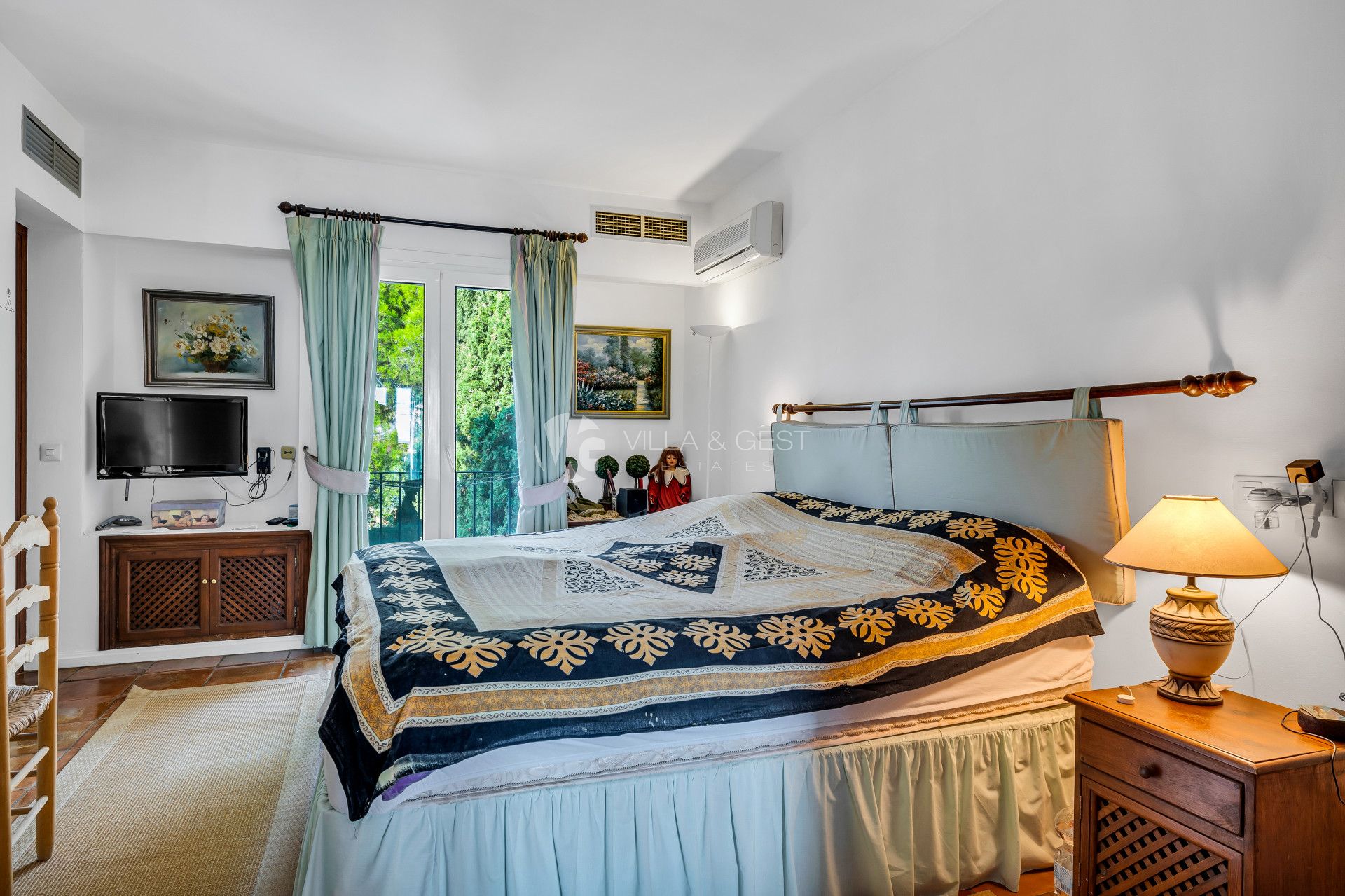 Finca Cortijo en Selwo, The New Golden Mile, con Espectaculares Vistas al Mar