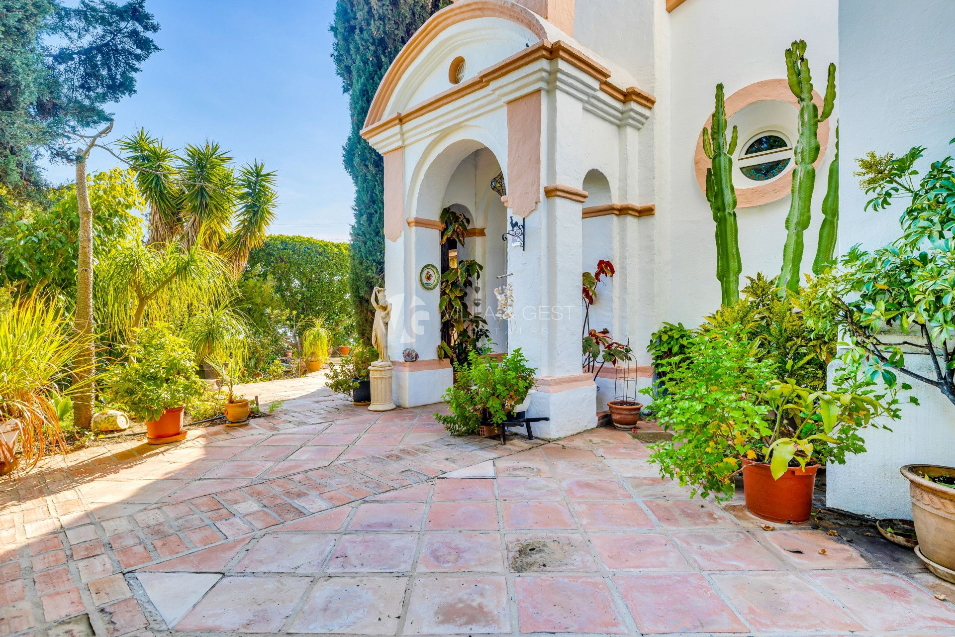 Finca Cortijo en Selwo, The New Golden Mile, con Espectaculares Vistas al Mar