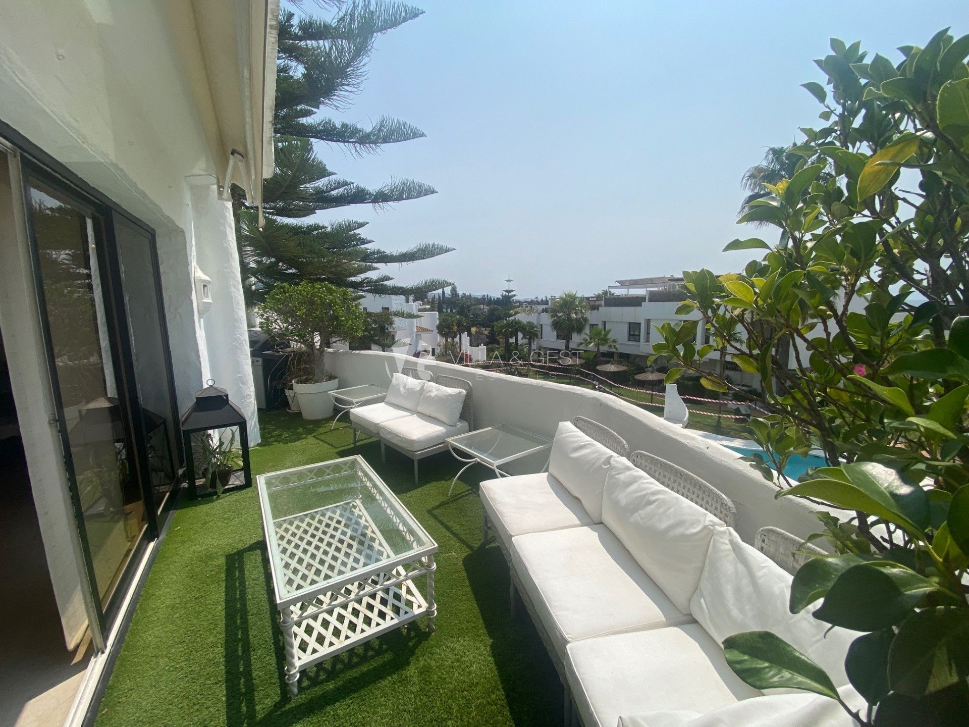 Exclusivo Apartamento de 3 Dormitorios en Marbella Golden Mile con Vistas y Excelente Ubicación