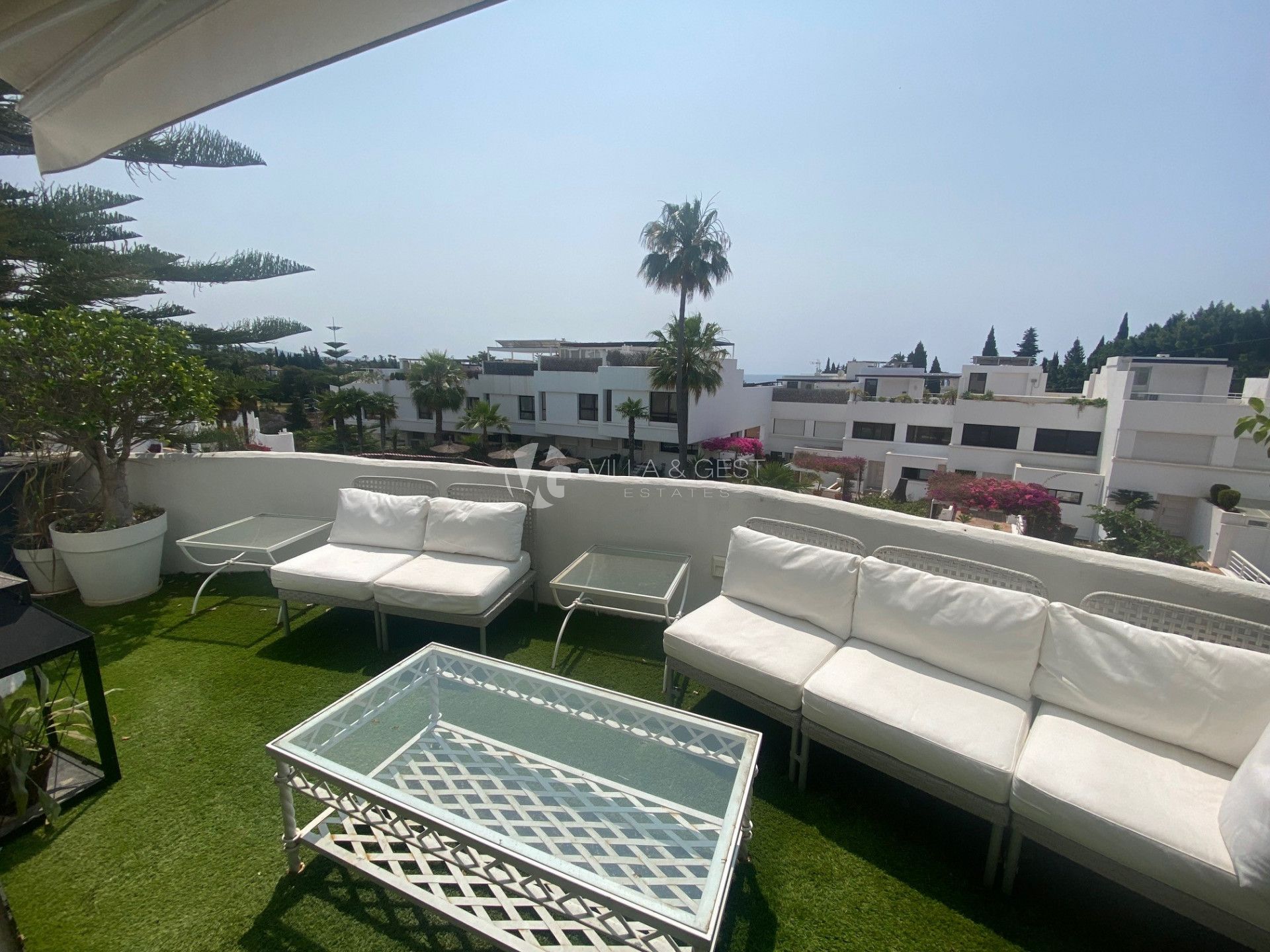 Exclusivo Apartamento de 3 Dormitorios en Marbella Golden Mile con Vistas y Excelente Ubicación