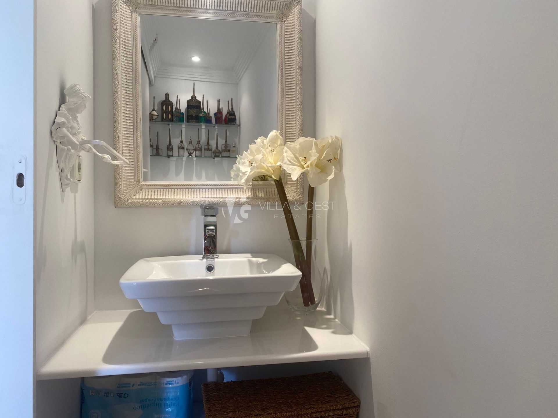 Exclusivo Apartamento de 3 Dormitorios en Marbella Golden Mile con Vistas y Excelente Ubicación