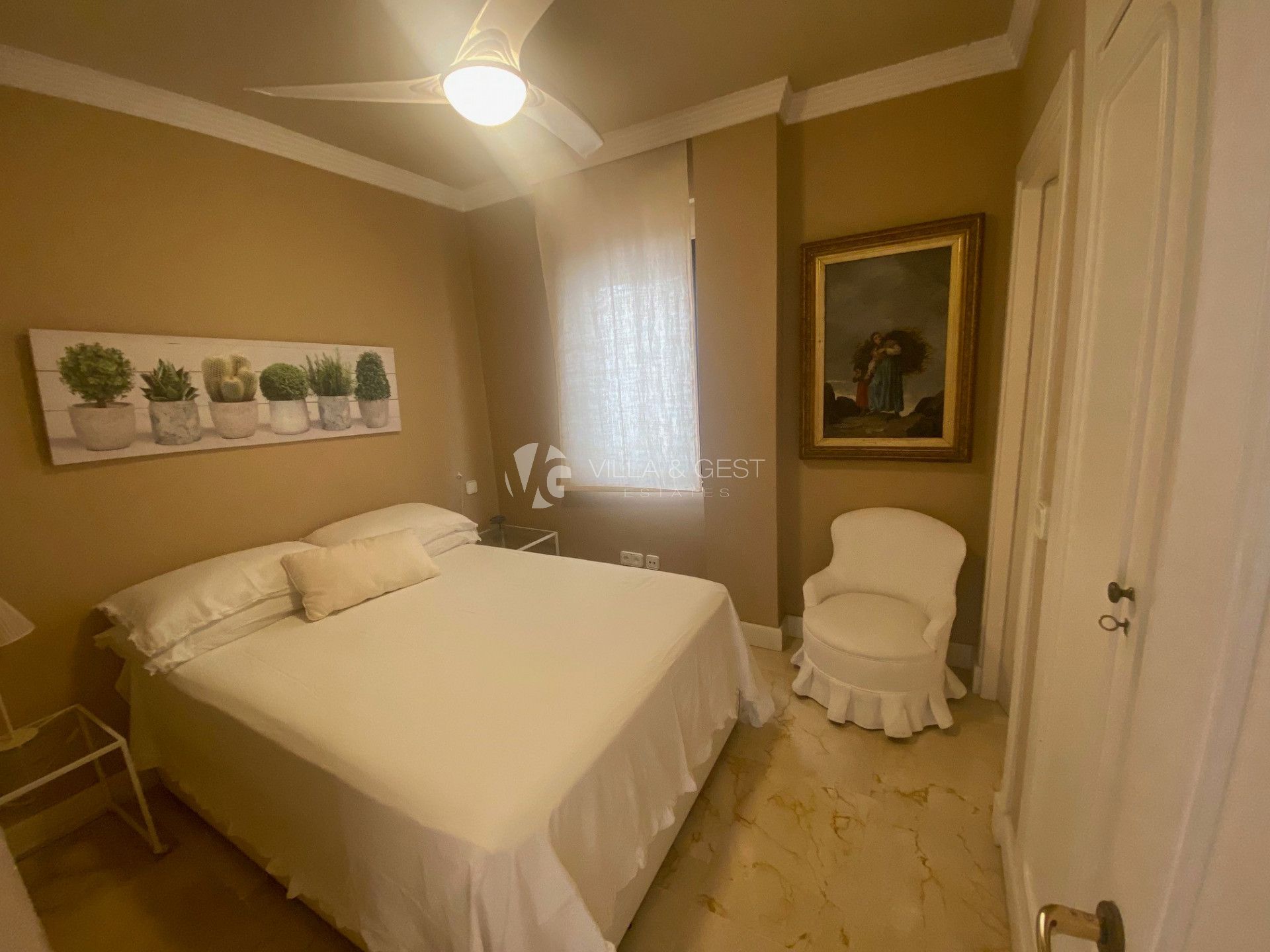 Exclusivo Apartamento de 3 Dormitorios en Marbella Golden Mile con Vistas y Excelente Ubicación