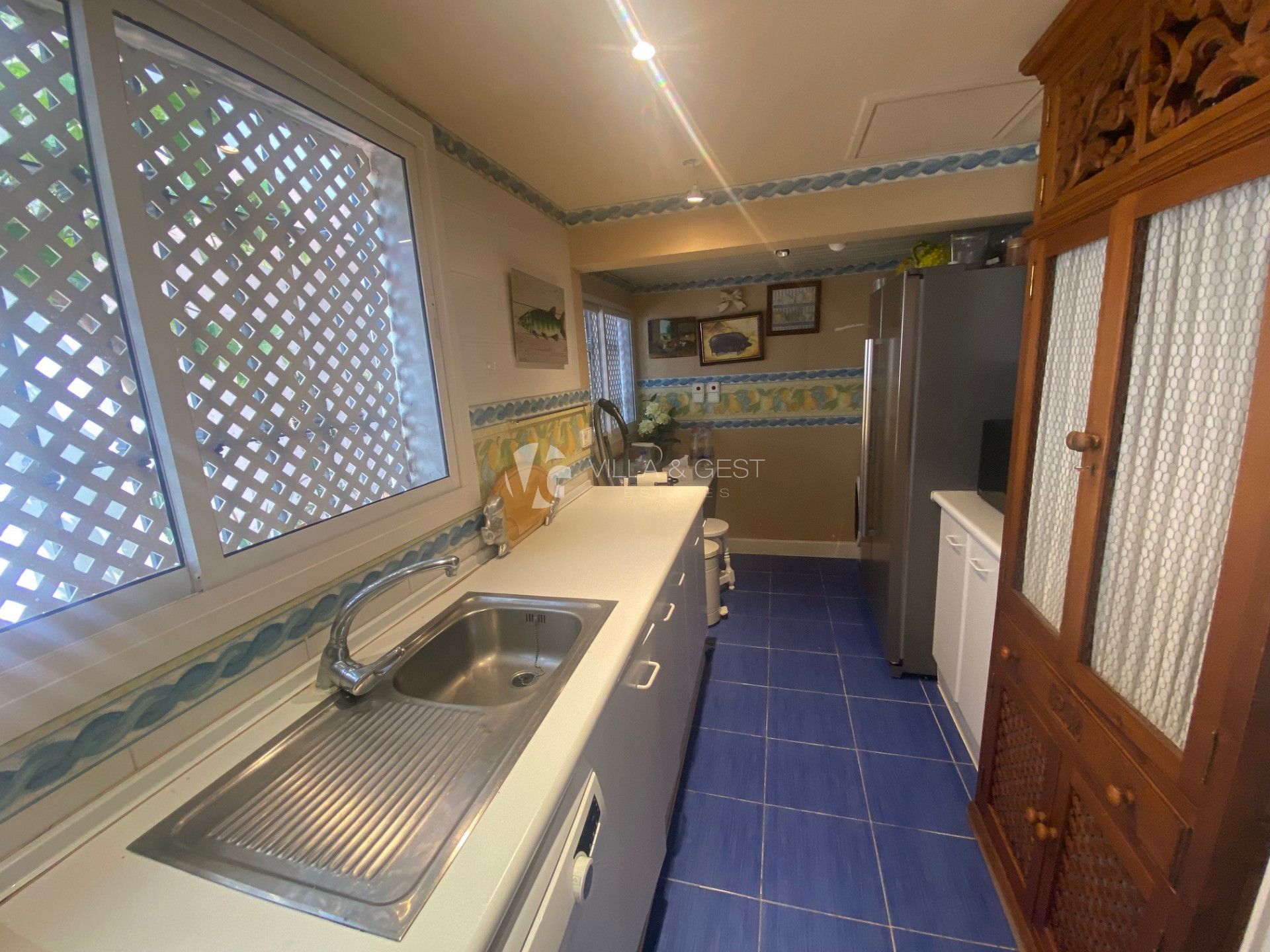 Exclusivo Apartamento de 3 Dormitorios en Marbella Golden Mile con Vistas y Excelente Ubicación